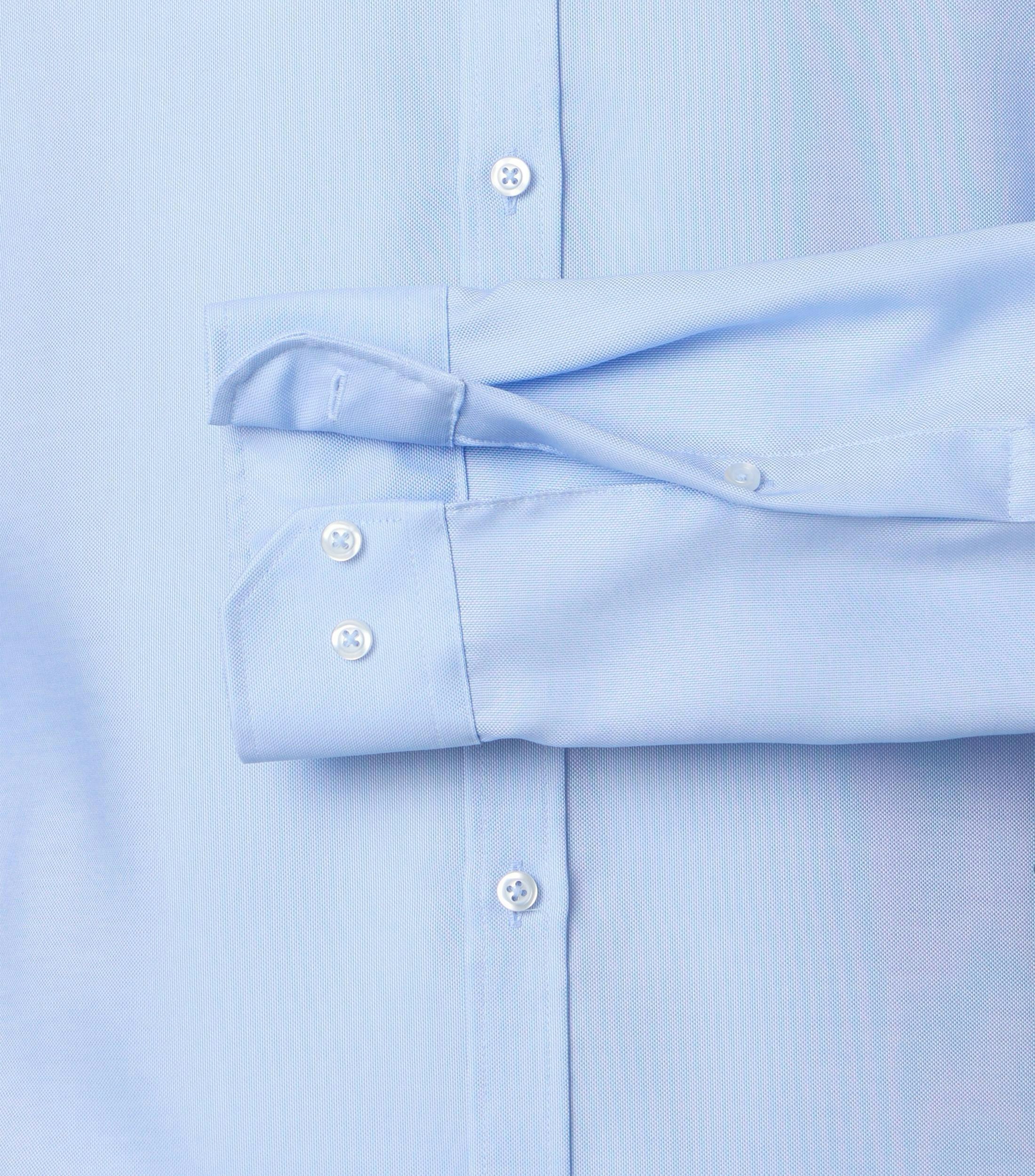 Ein Businesshemd im uni Muster in der Farbe Blau