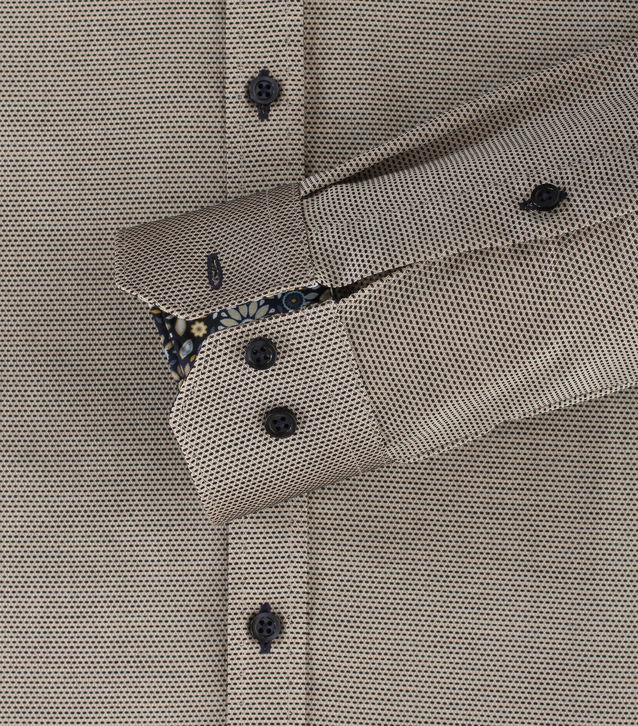 Ein Businesshemd im uni Muster in der Farbe Gelb