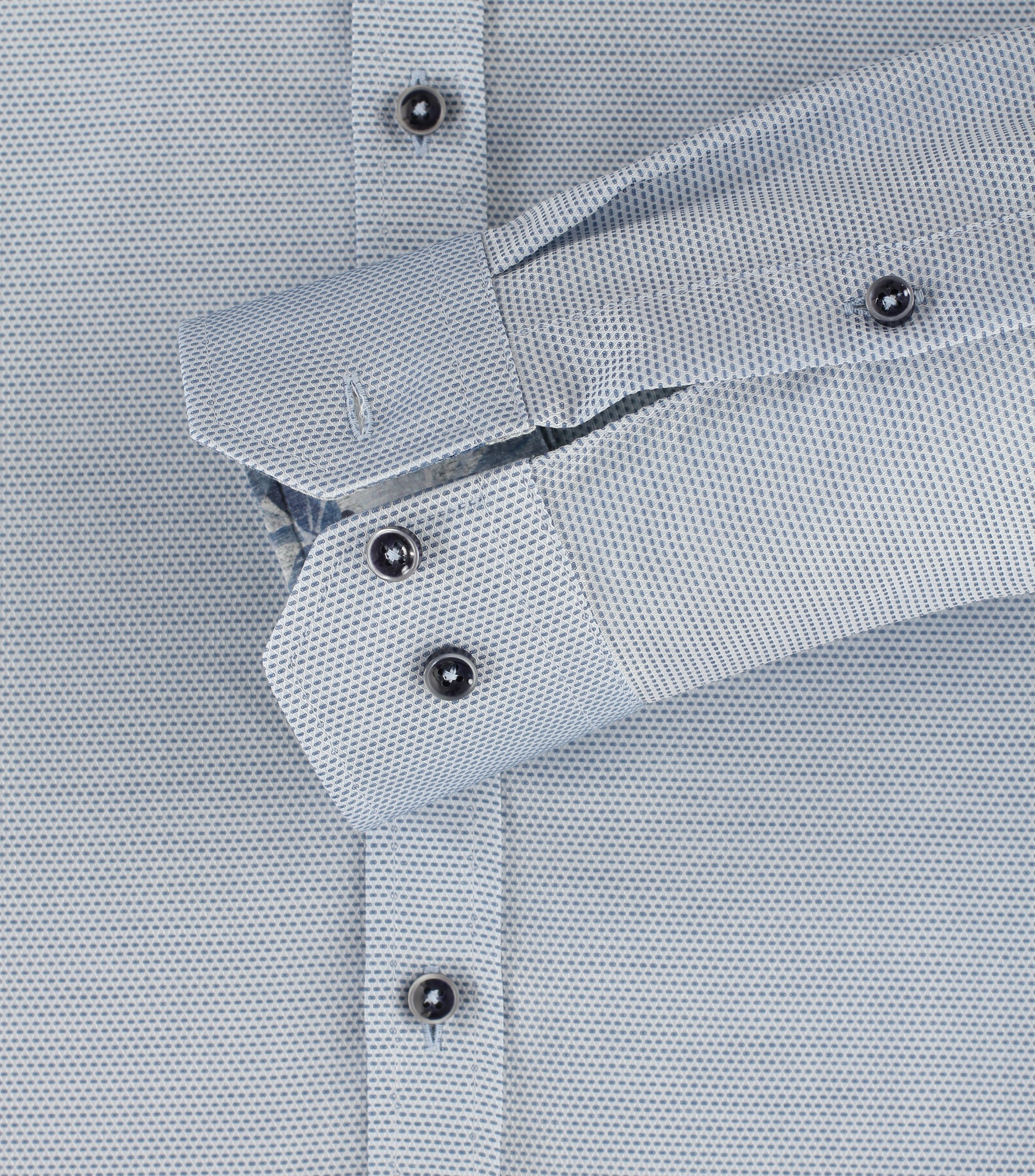 Ein Businesshemd im uni Muster in der Farbe Mittelblau