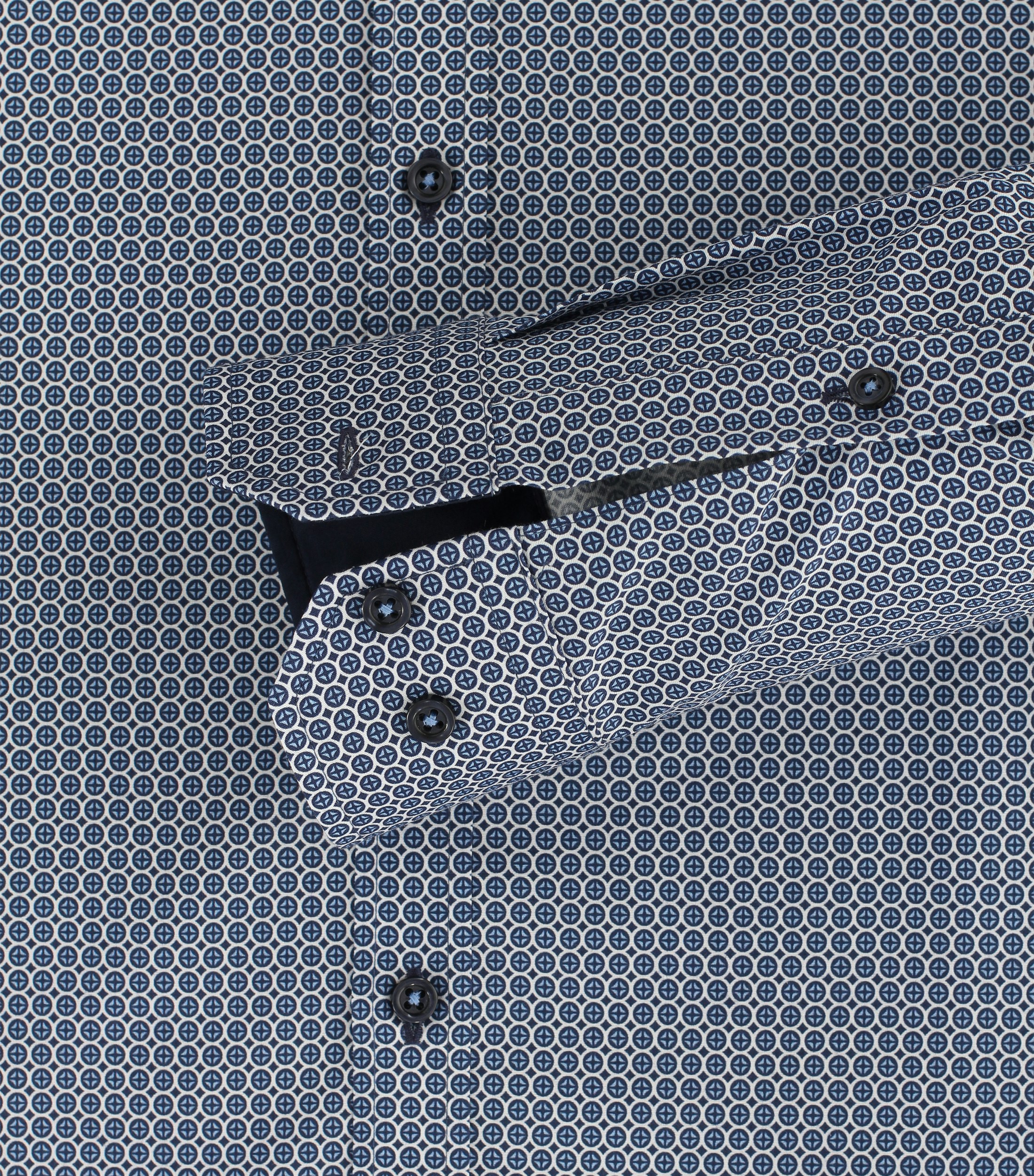 Ein Businesshemd im Print Muster in der Farbe Mittelblau