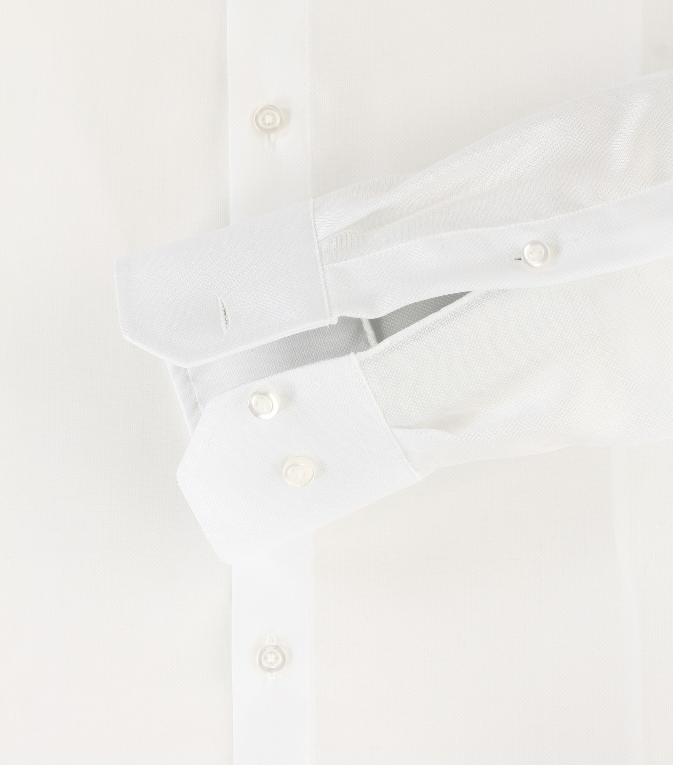 Ein Businesshemd im uni Muster in der Farbe Weiß