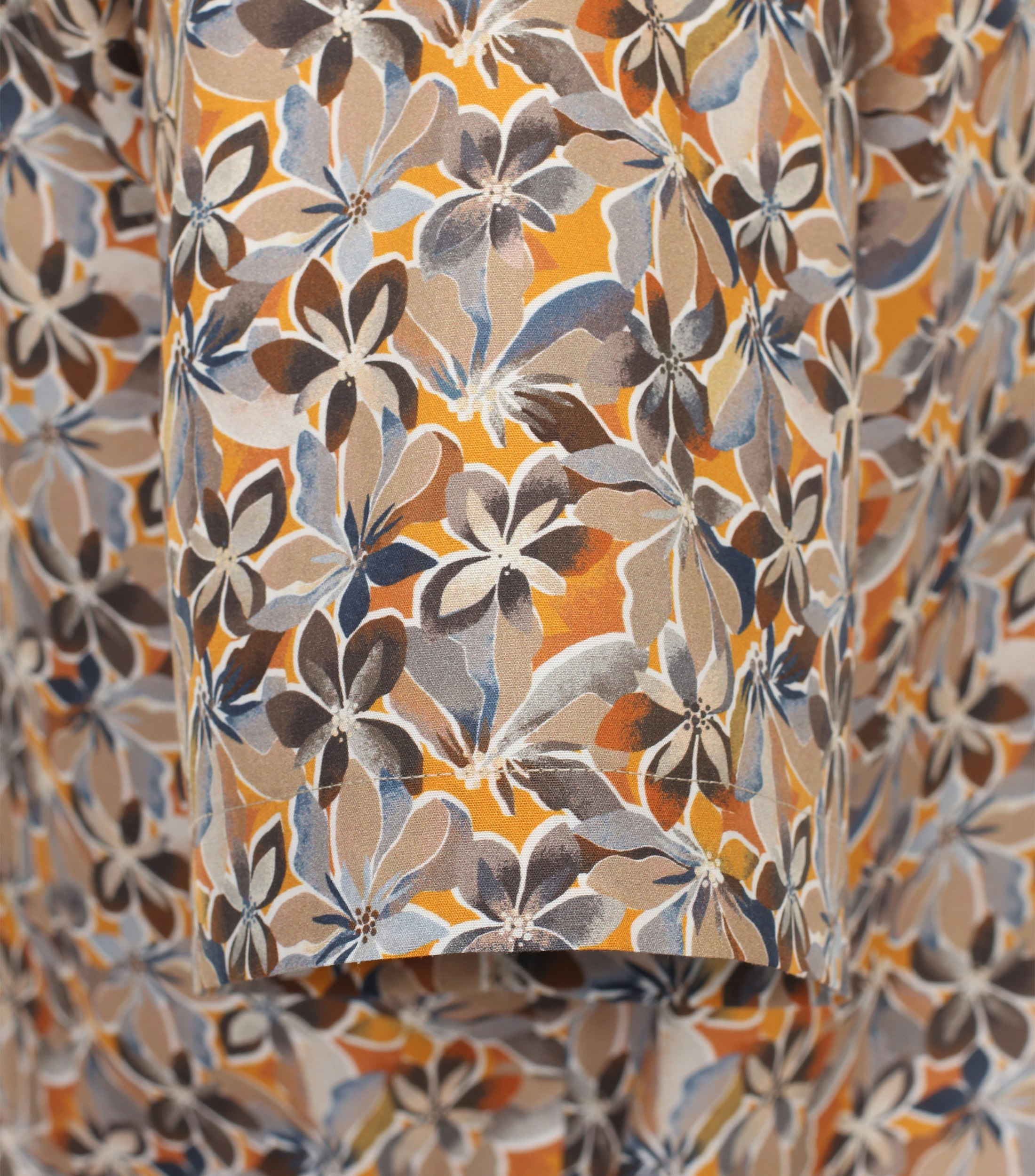 Ein Businesshemd im Print Muster in der Farbe Beige