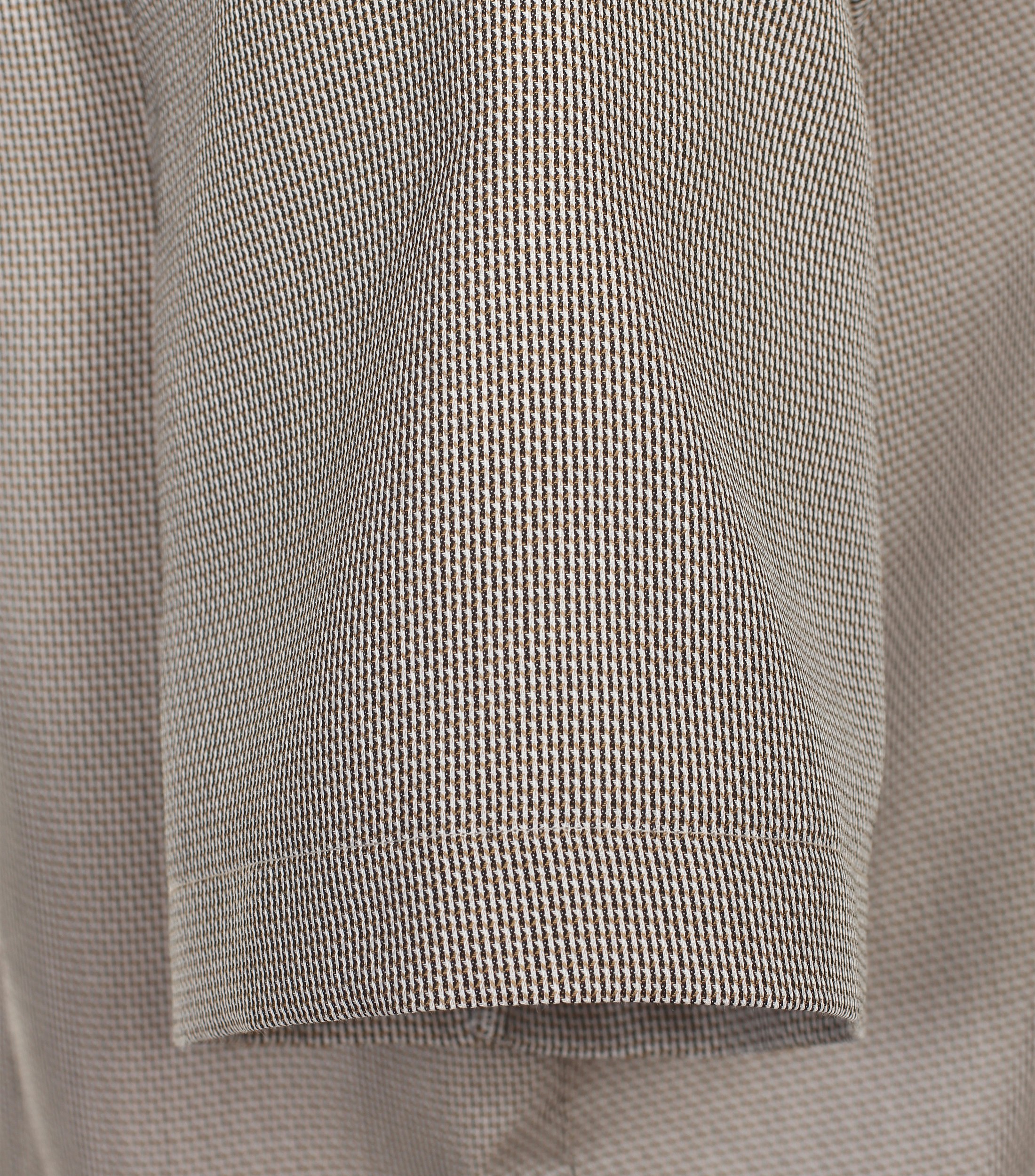 Ein Businesshemd im uni Muster in der Farbe Dunkelblau