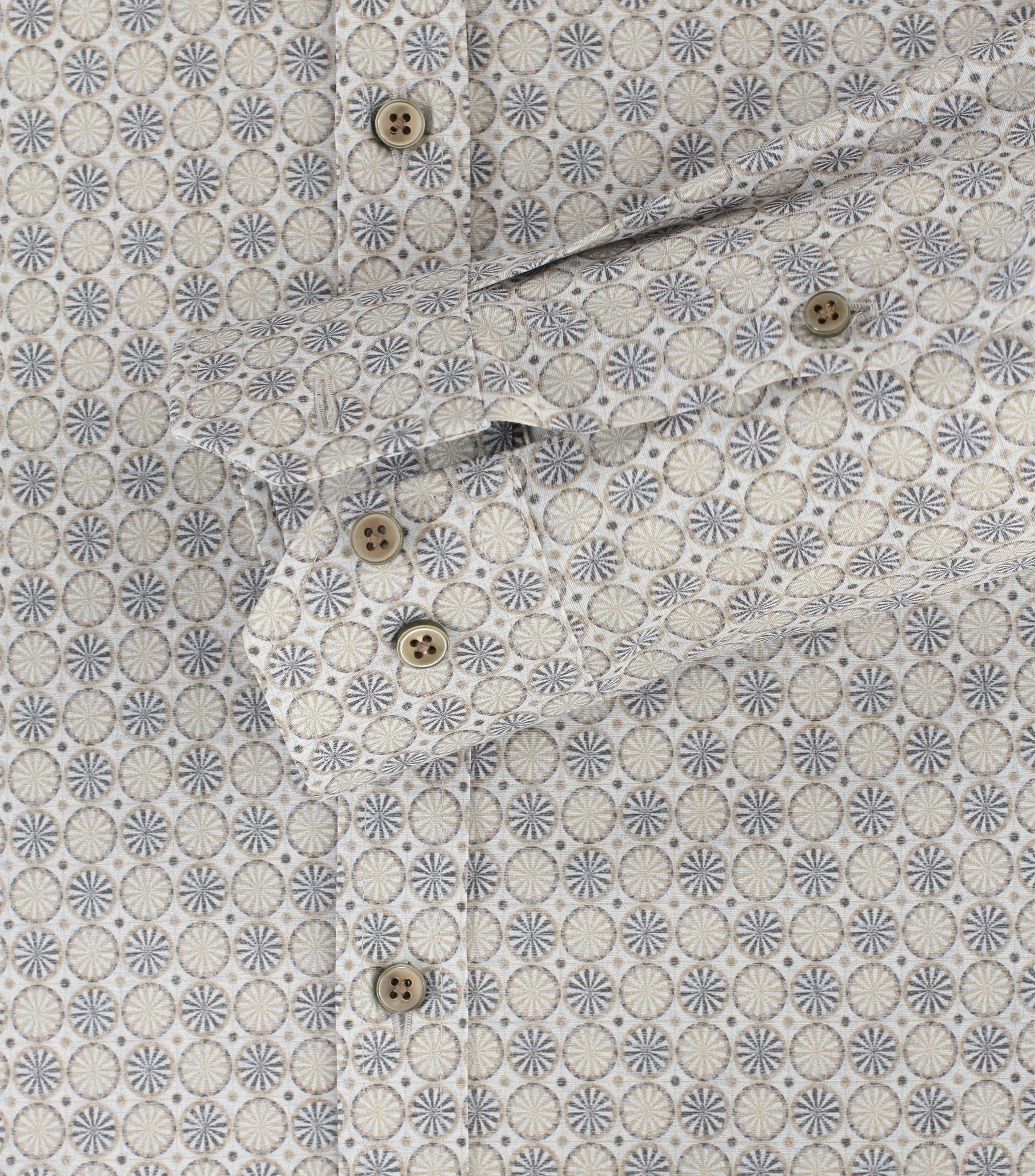 Ein Businesshemd im Print Muster in der Farbe Beige