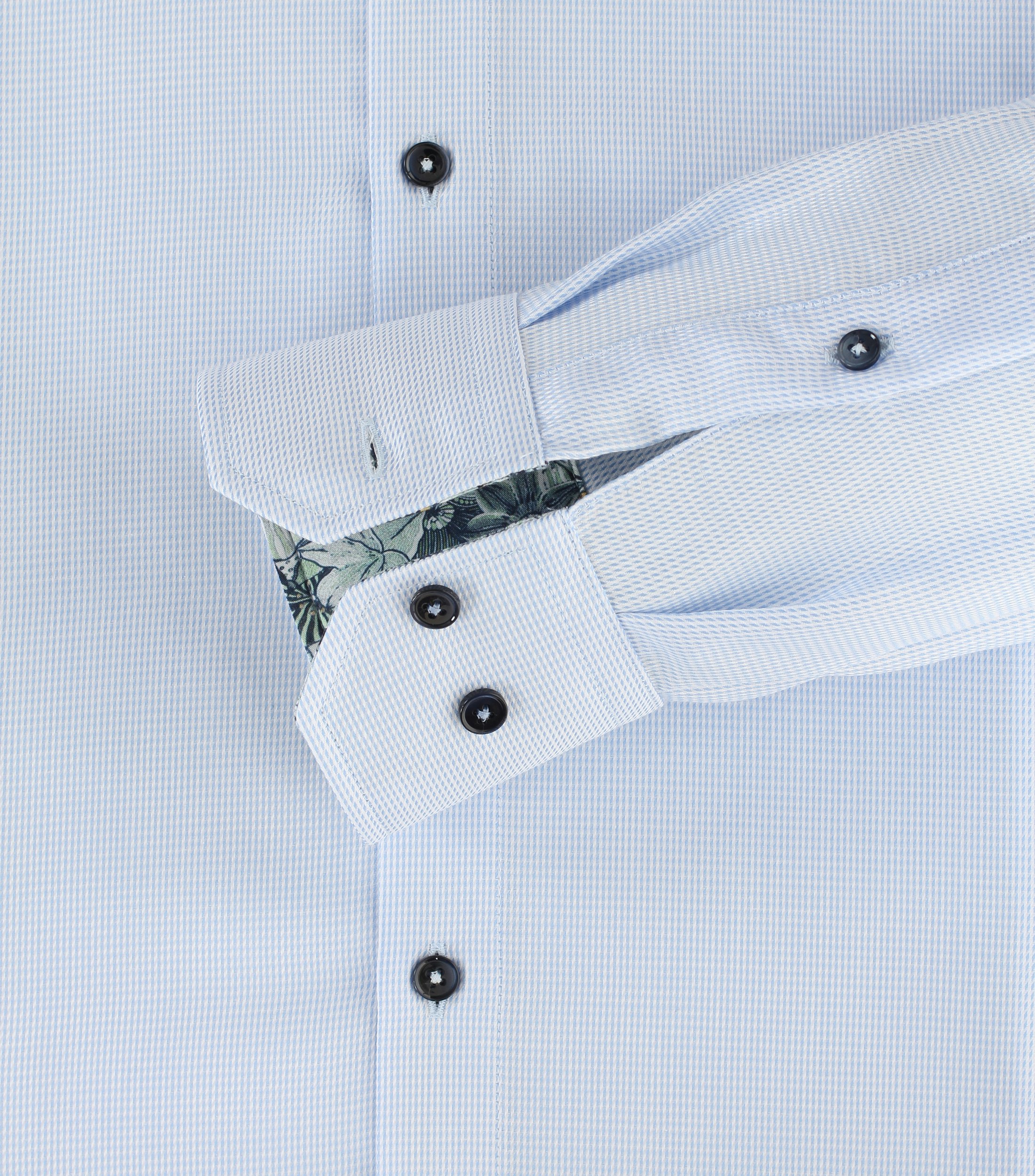 Ein Businesshemd im uni Muster in der Farbe Hellblau