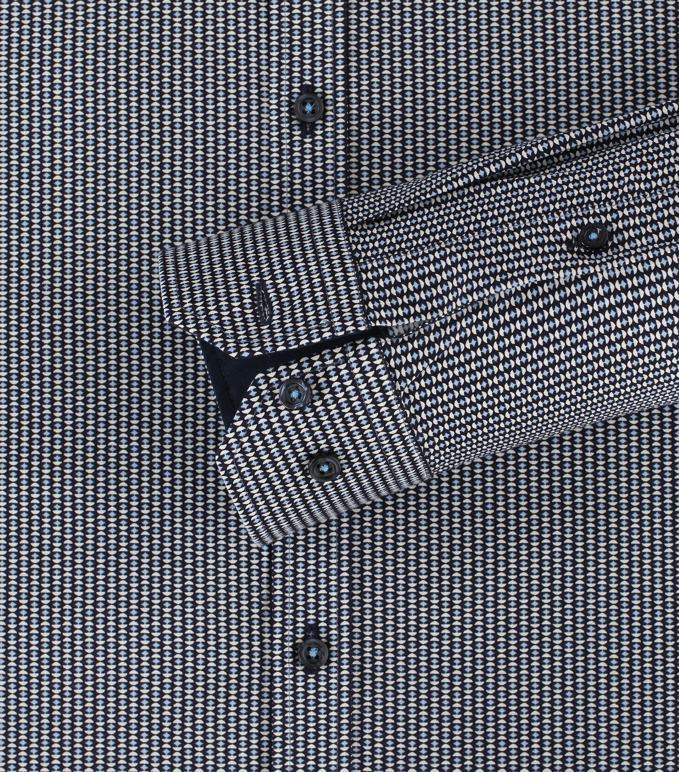 Ein Businesshemd im Print Muster in der Farbe Dunkelblau
