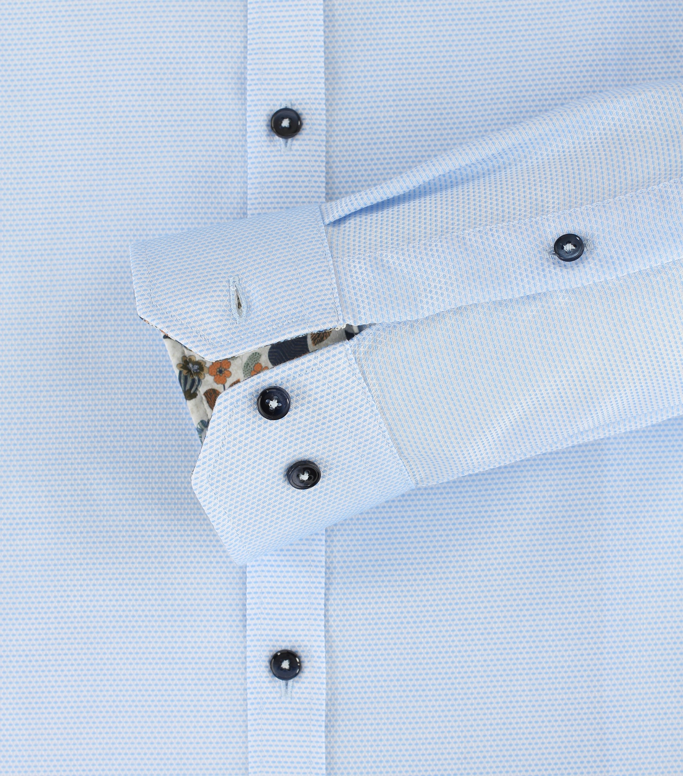 Ein Businesshemd im uni Muster in der Farbe Hellblau