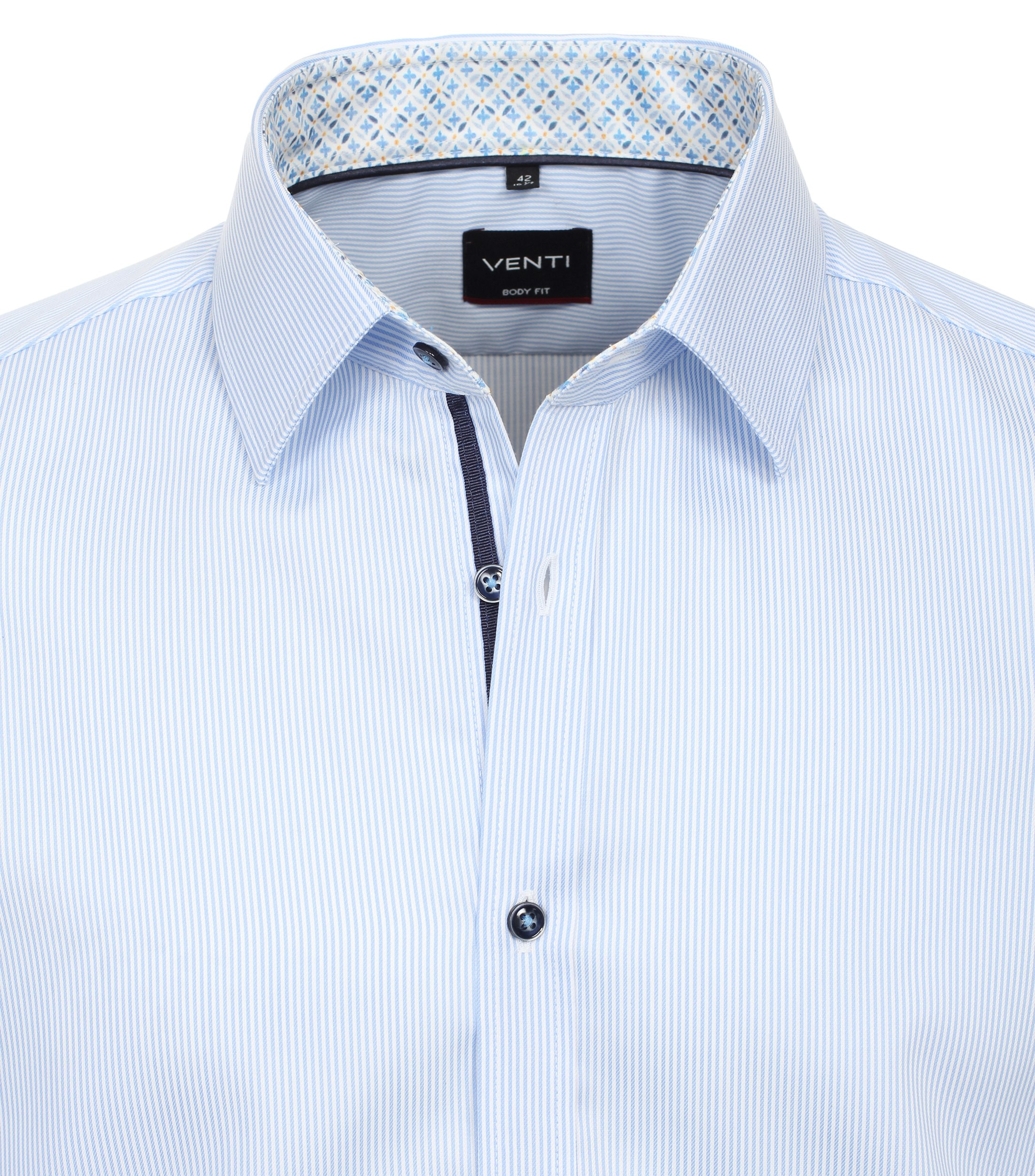 Ein Businesshemd im gestreift Muster in der Farbe Hellblau