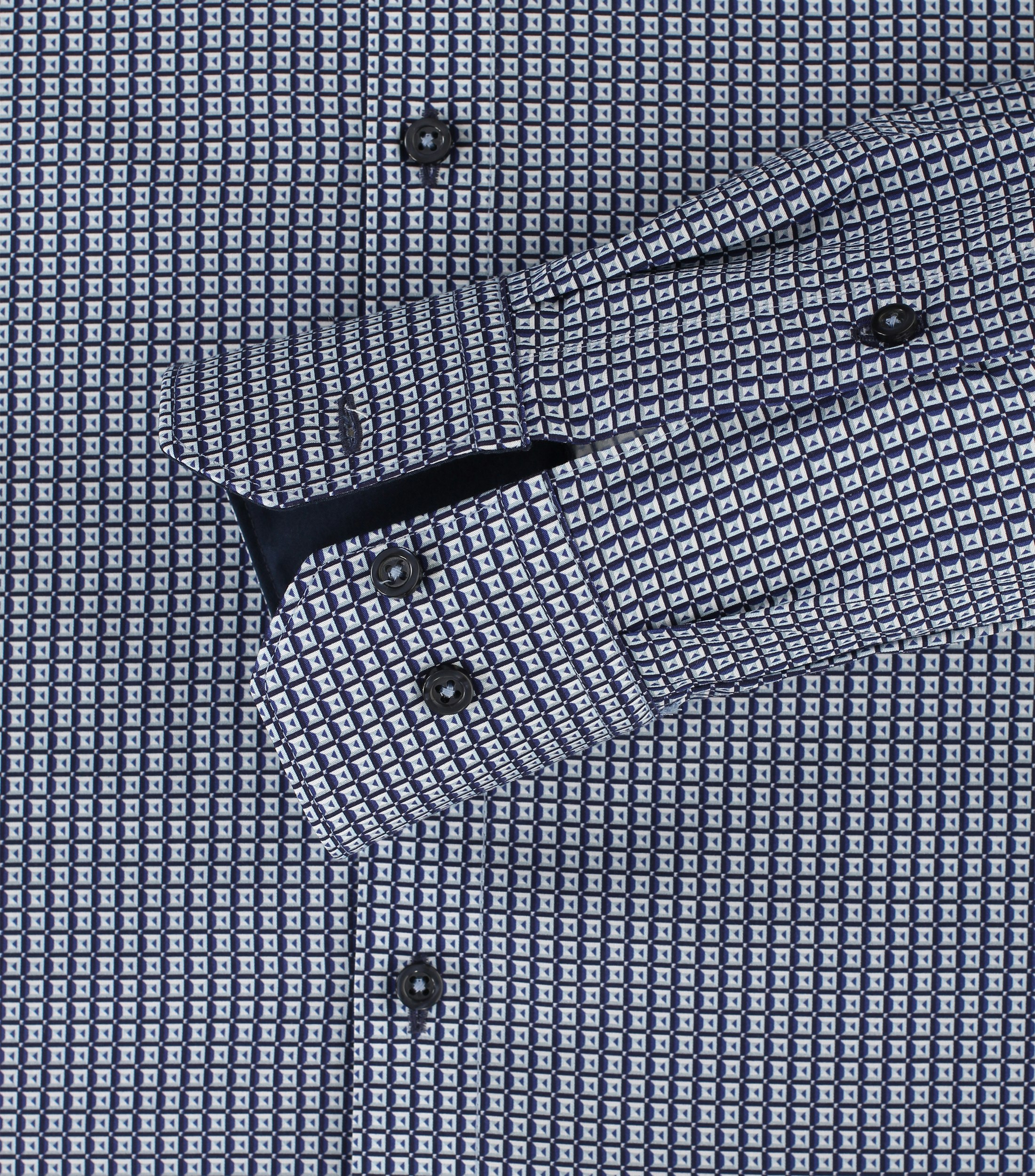Ein Businesshemd im Print Muster in der Farbe Dunkelblau