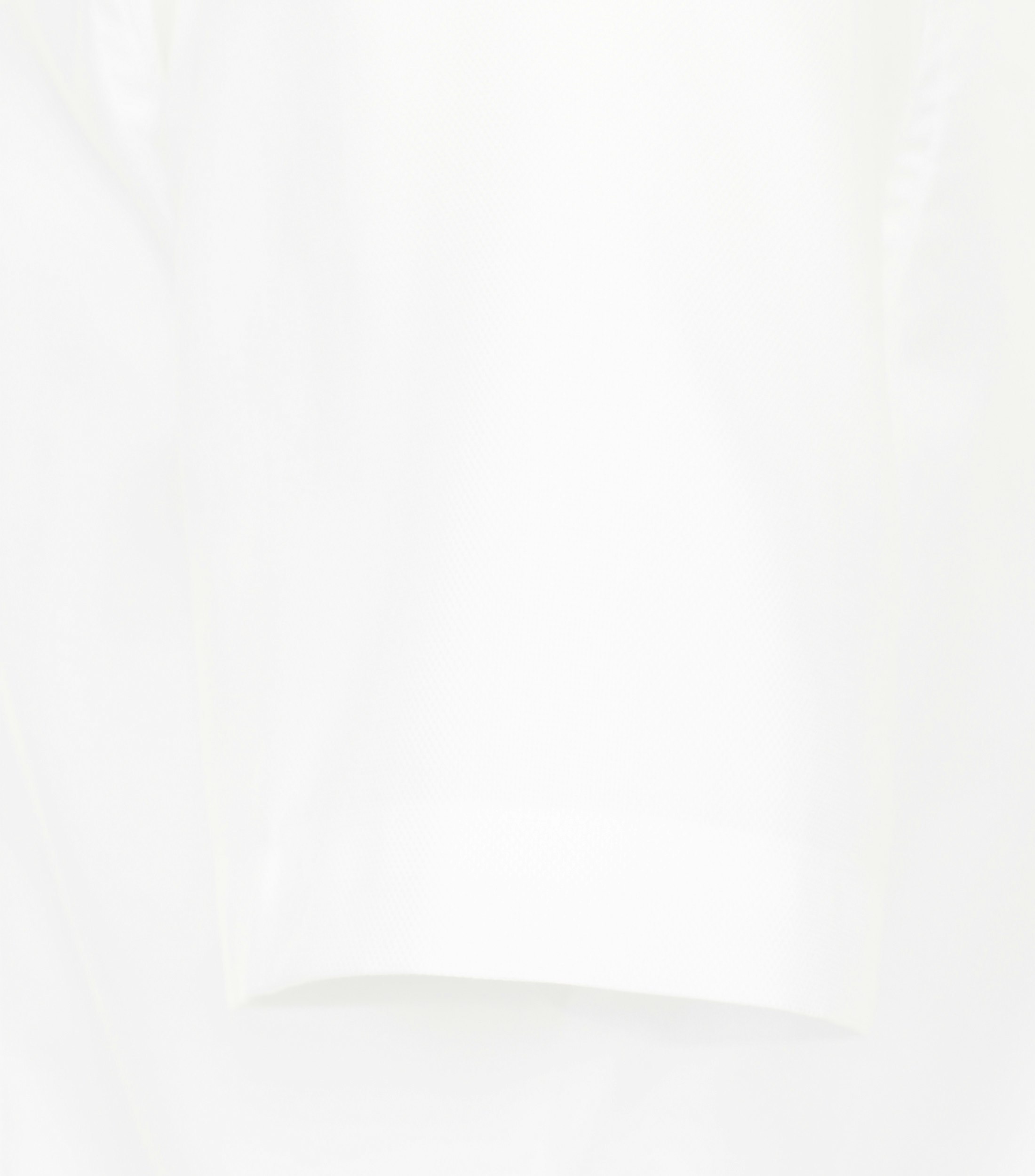 Ein Businesshemd im uni Muster in der Farbe Weiß