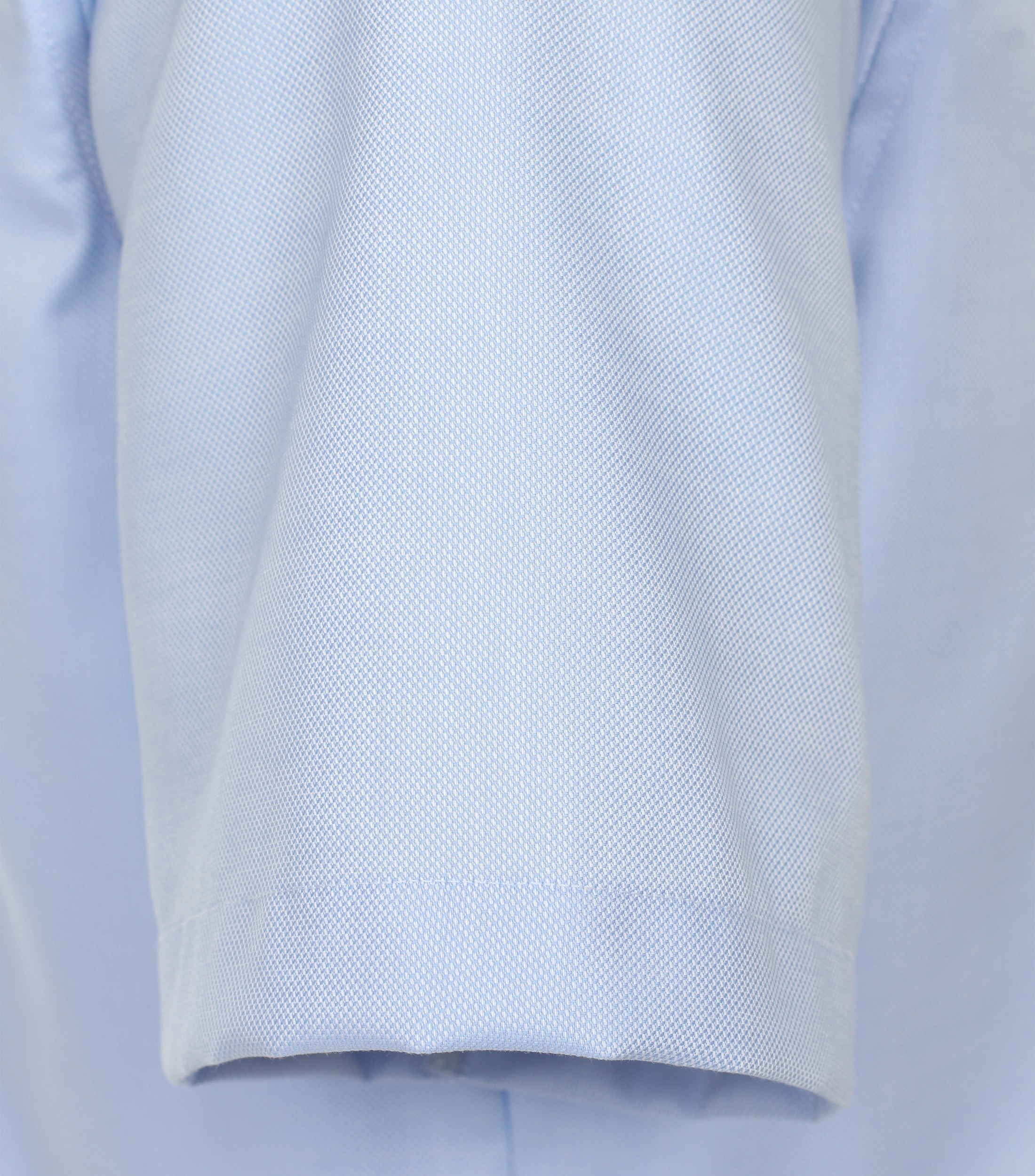 Ein Businesshemd im uni Muster in der Farbe Hellblau
