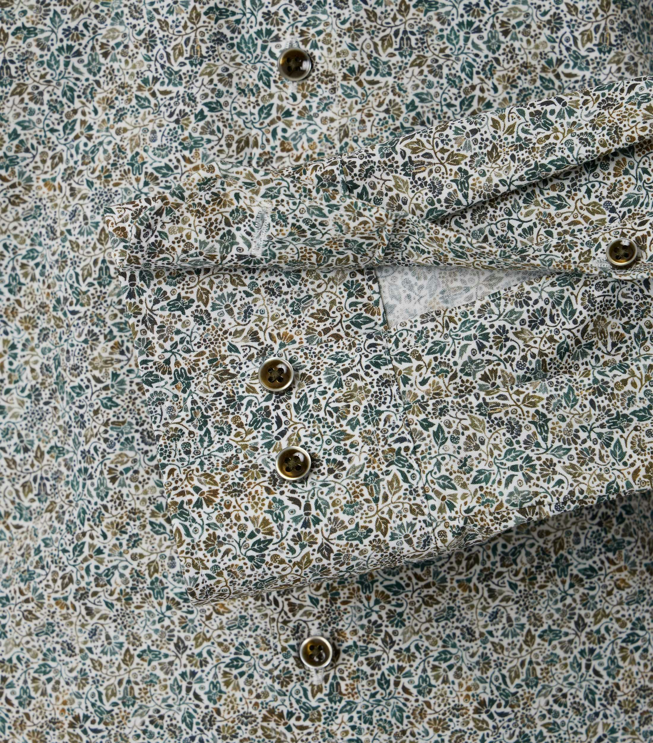 Ein Businesshemd im Print Muster in der Farbe Grün