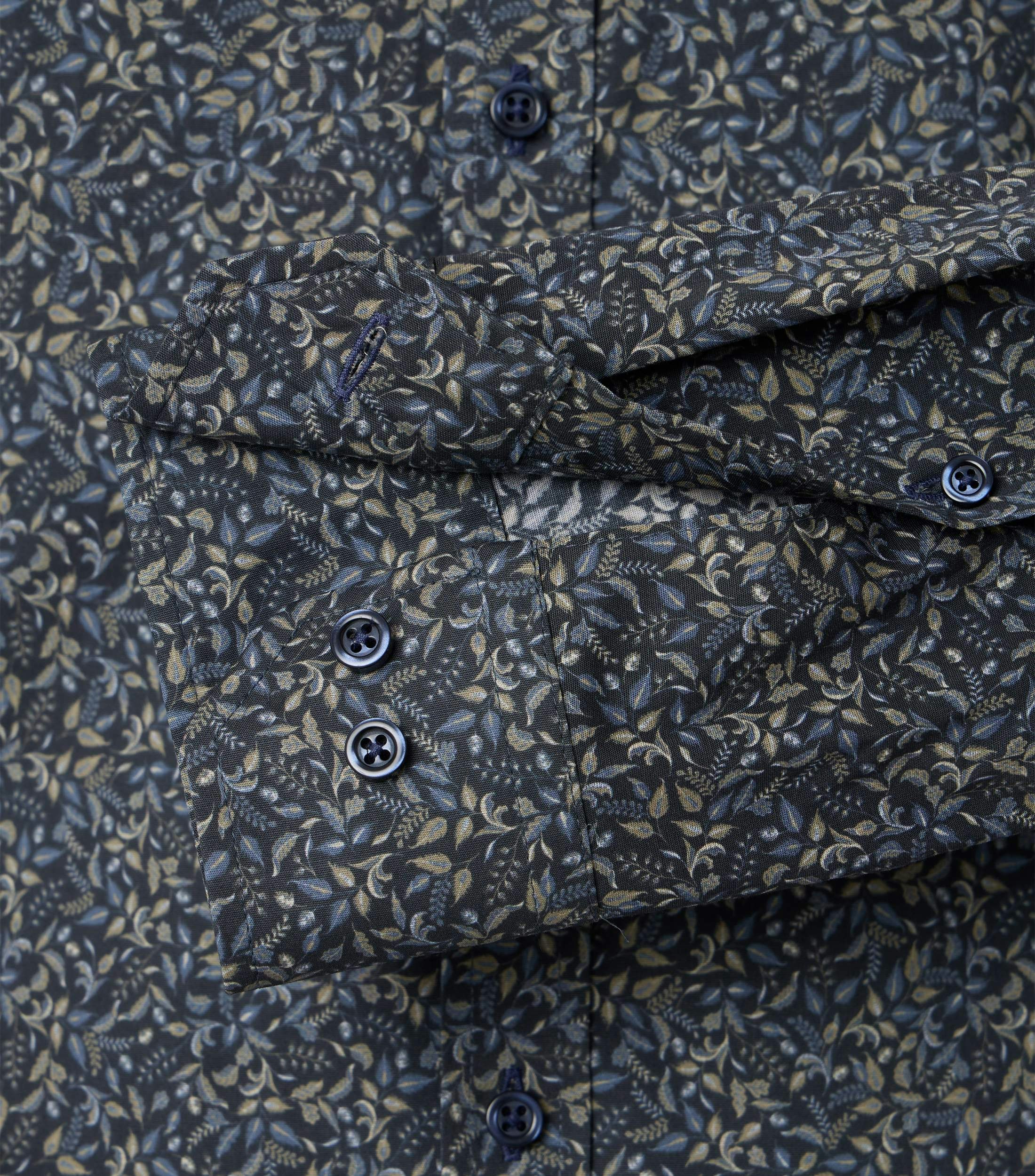 Ein Businesshemd im Print Muster in der Farbe Grünblau