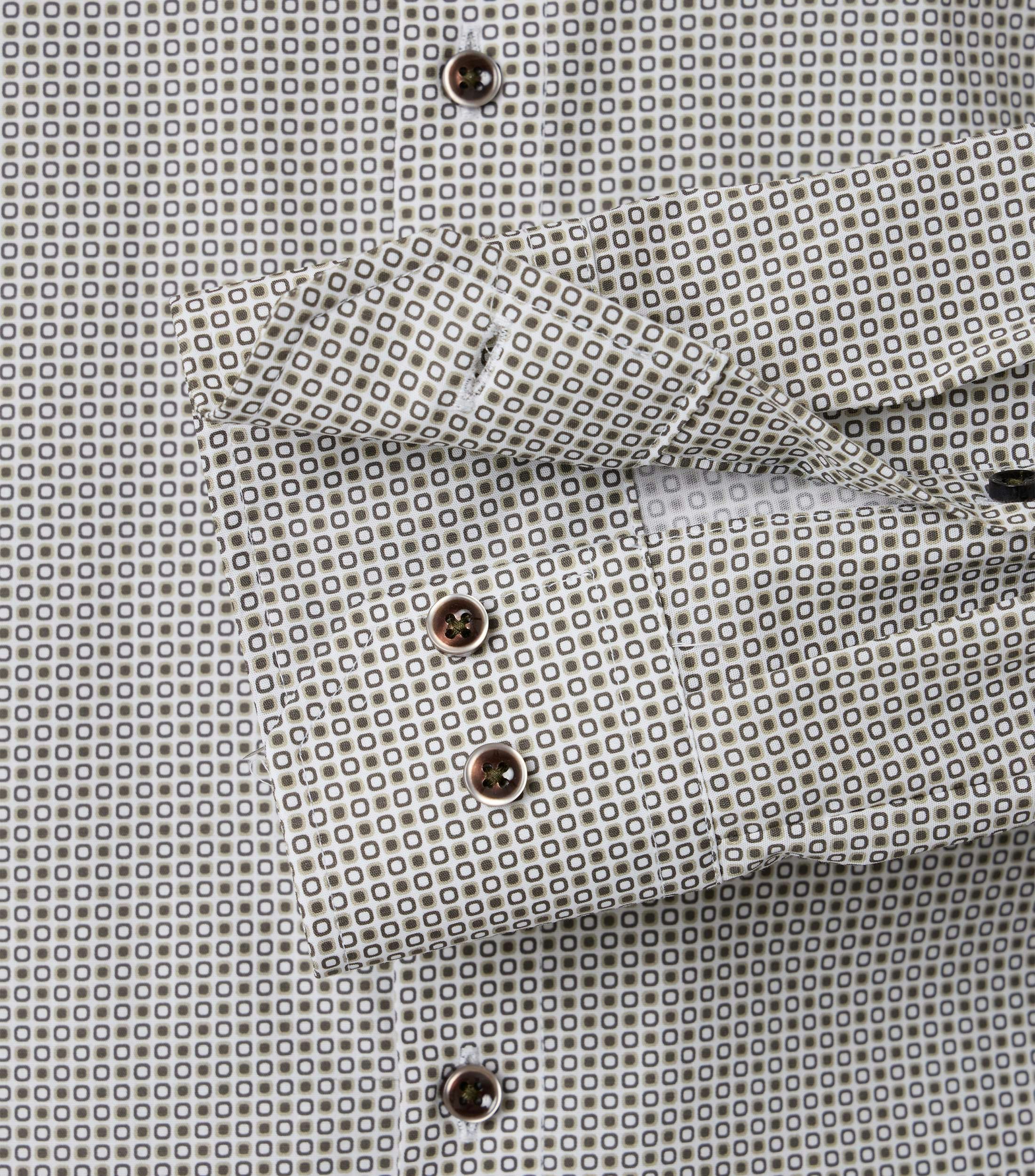 Ein Businesshemd im Print Muster in der Farbe Hellbraun