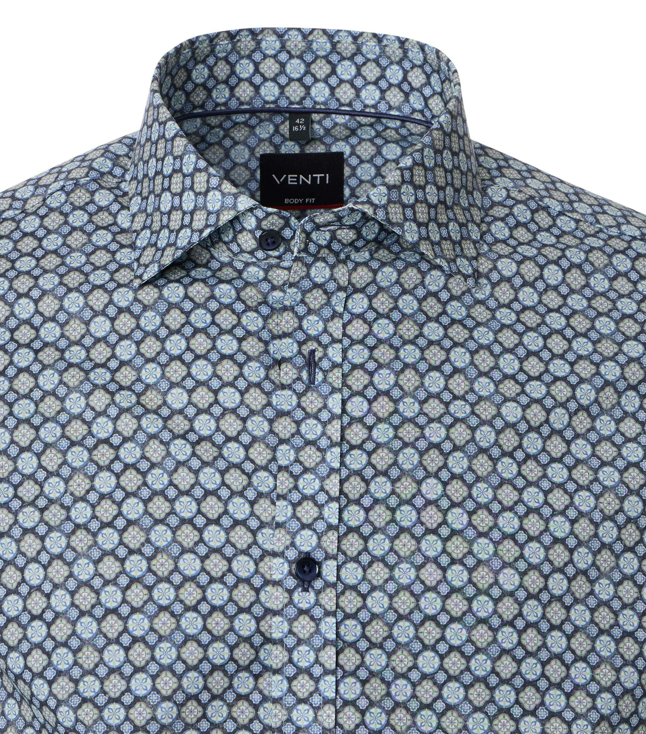 Ein Businesshemd im Print Muster in der Farbe Blau