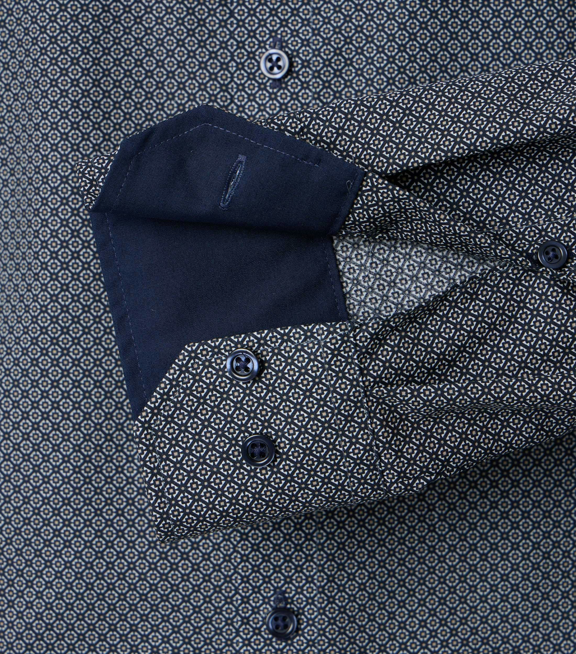 Ein Businesshemd im Print Muster in der Farbe Dunkelblau