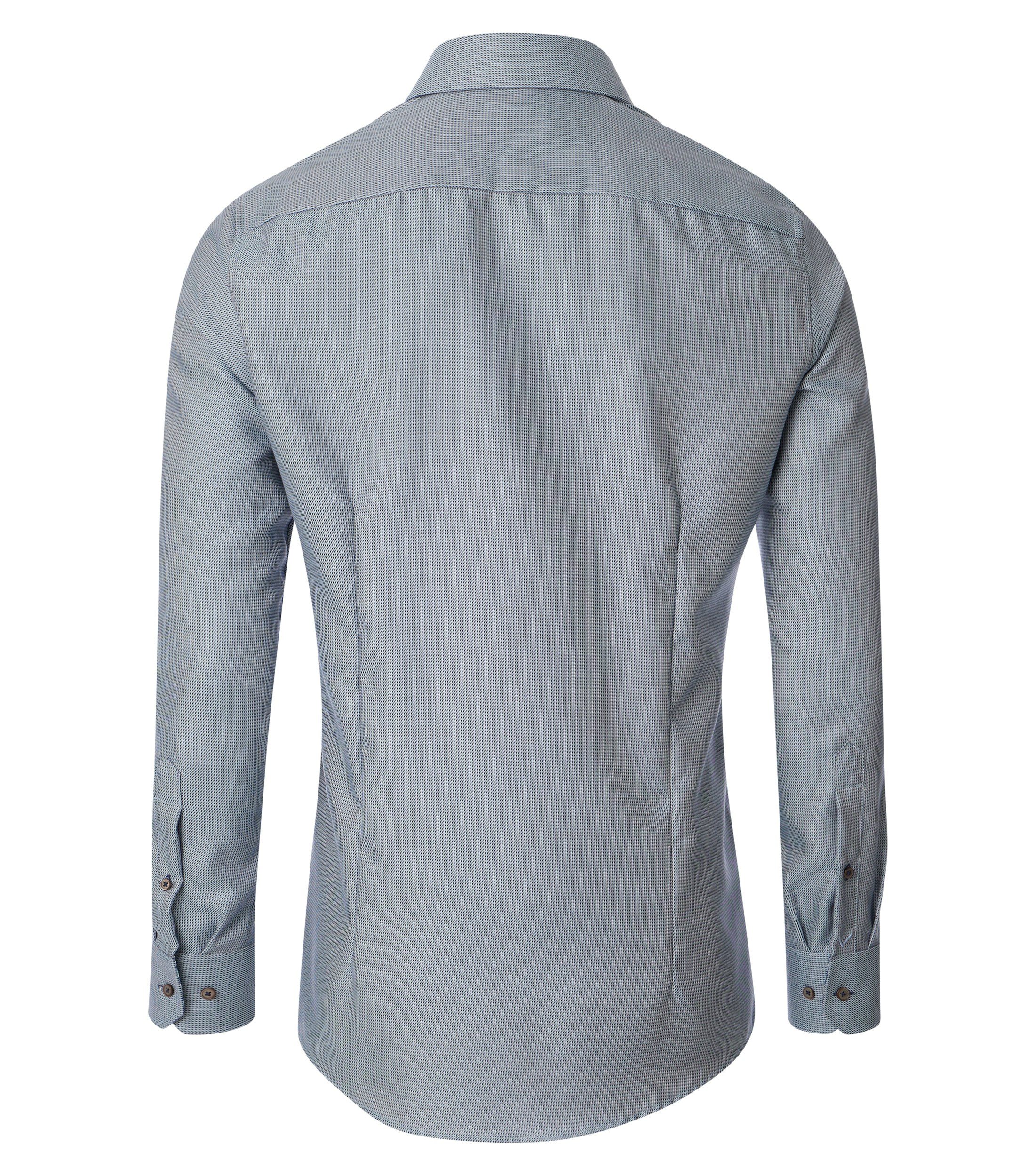 Das Model trägt ein Businesshemd im uni Muster in der Farbe Hellblau