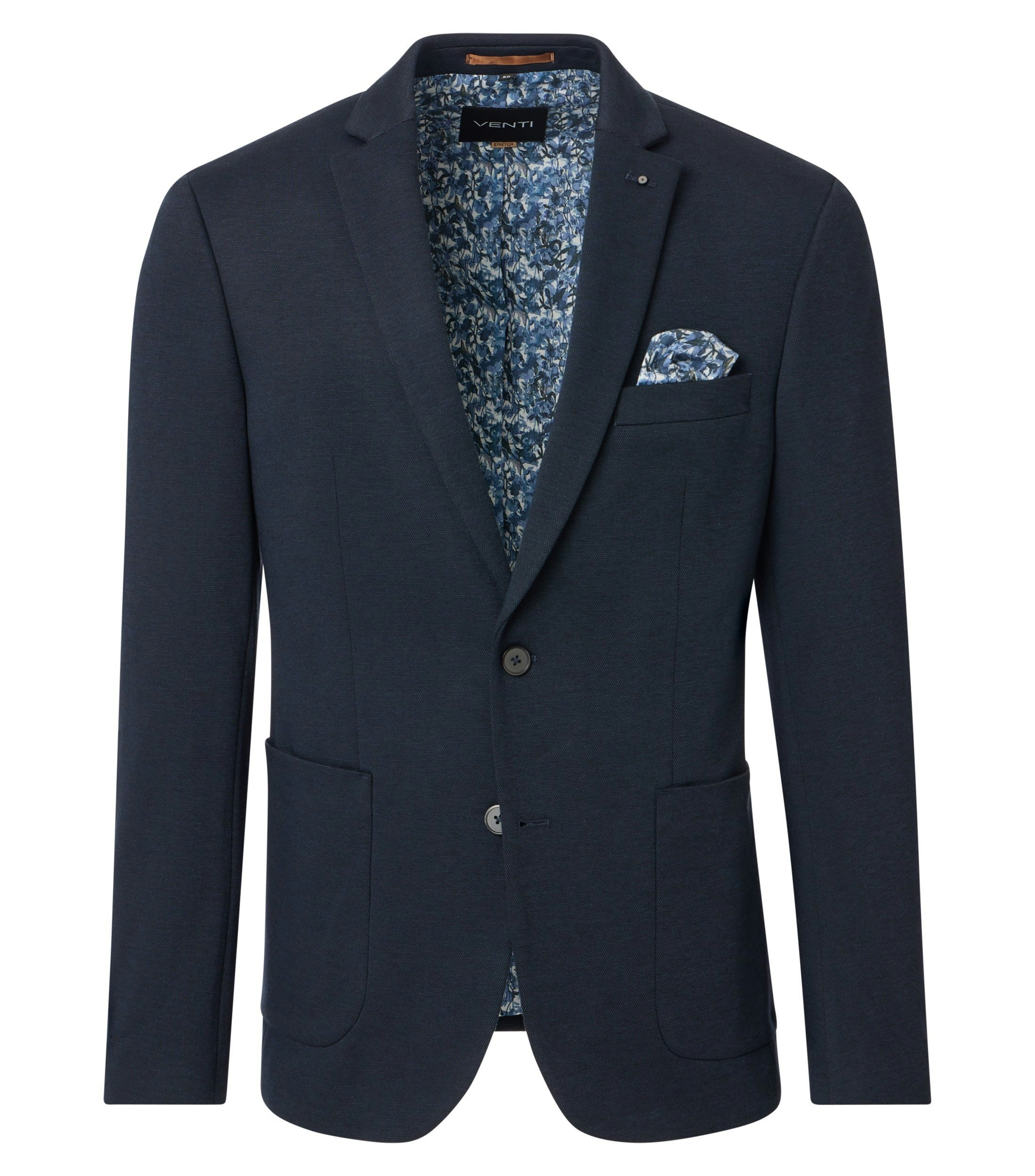 Das Model trägt ein Sakko im uni Muster in der Farbe Blau