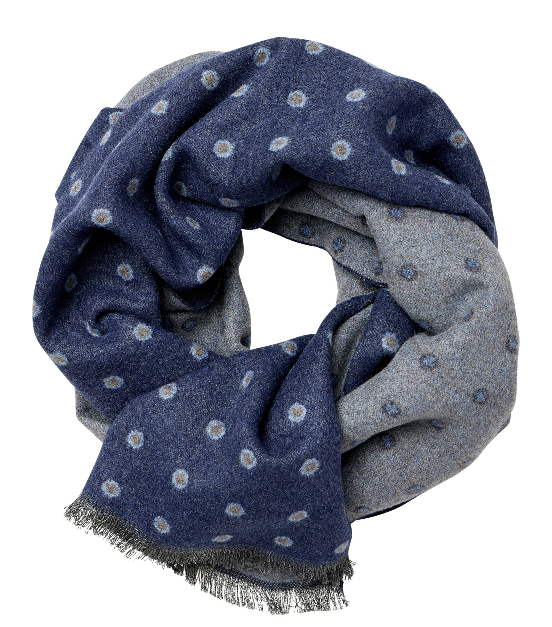 Ein Schal im uni Muster in der Farbe Blau