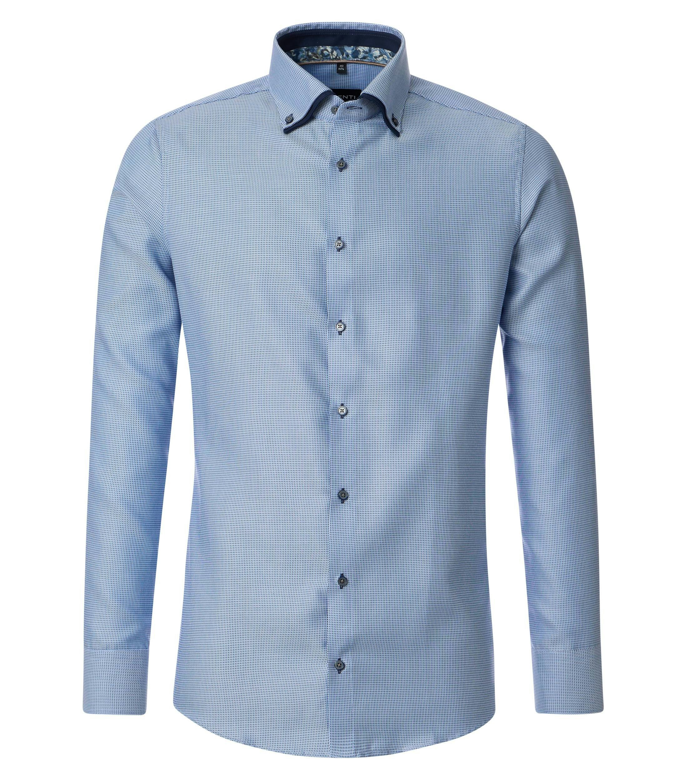 Ein Businesshemd im uni Muster in der Farbe Hellblau