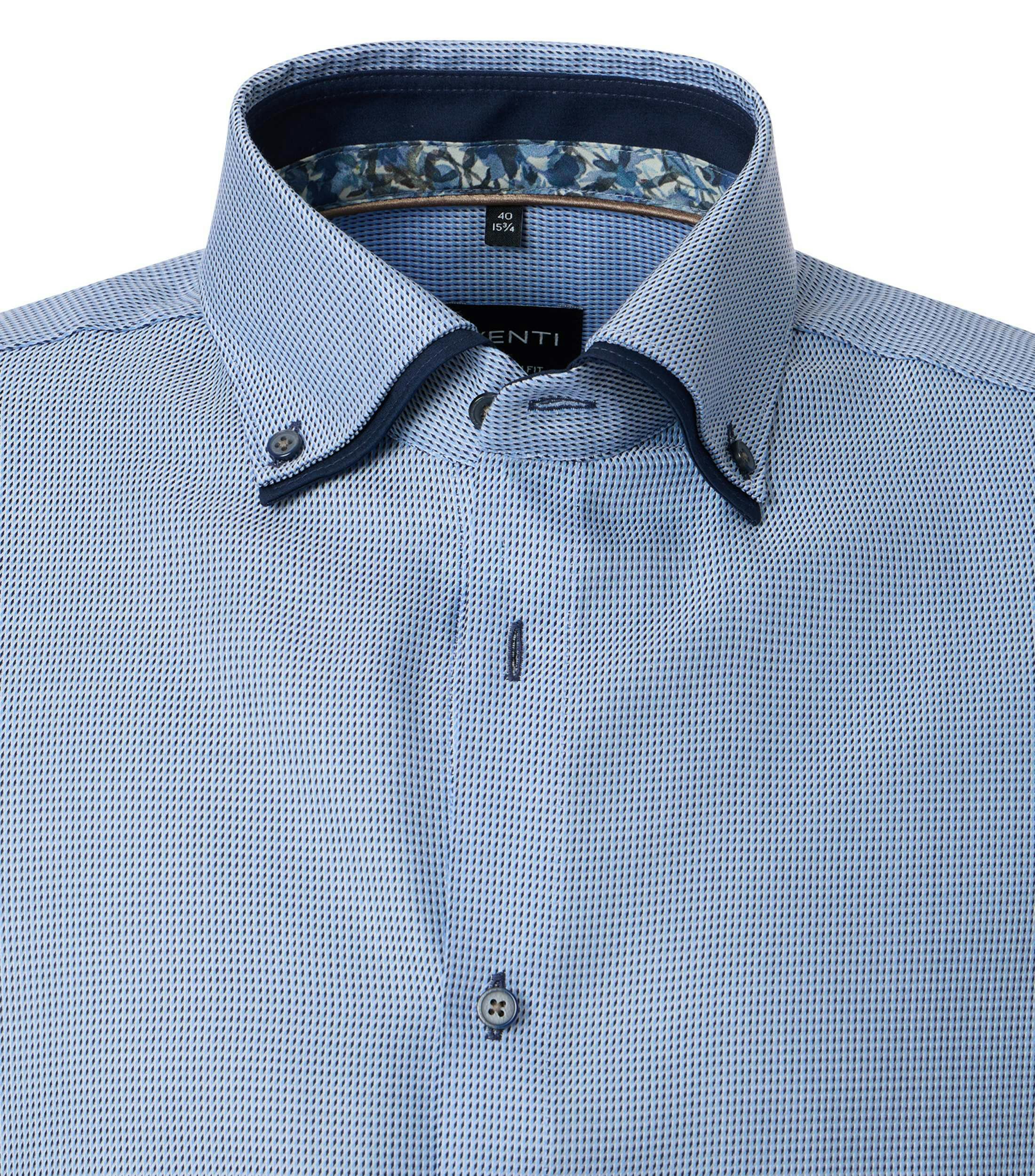 Ein Businesshemd im uni Muster in der Farbe Hellblau