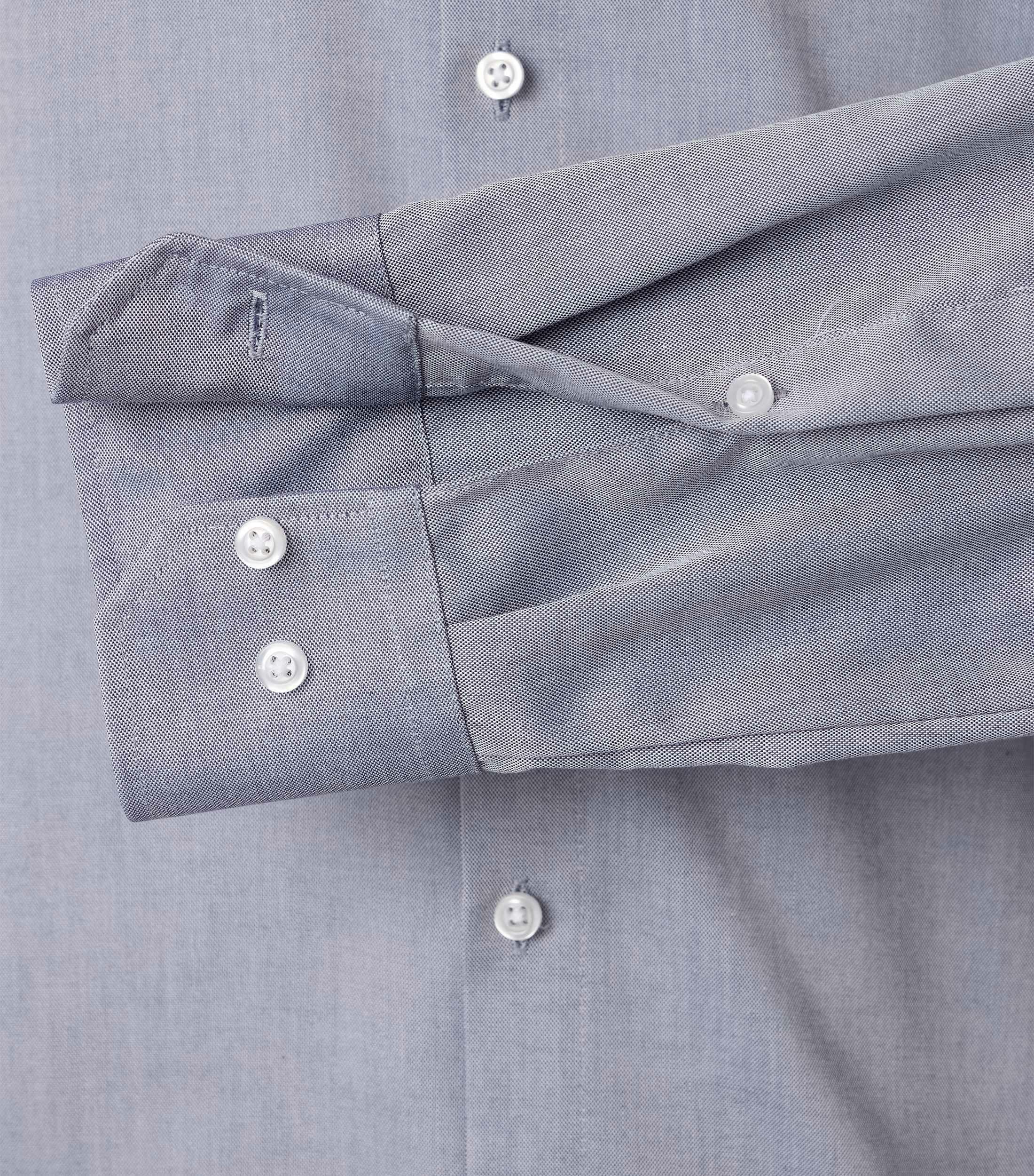 Ein Businesshemd im uni Muster in der Farbe Hellgrau