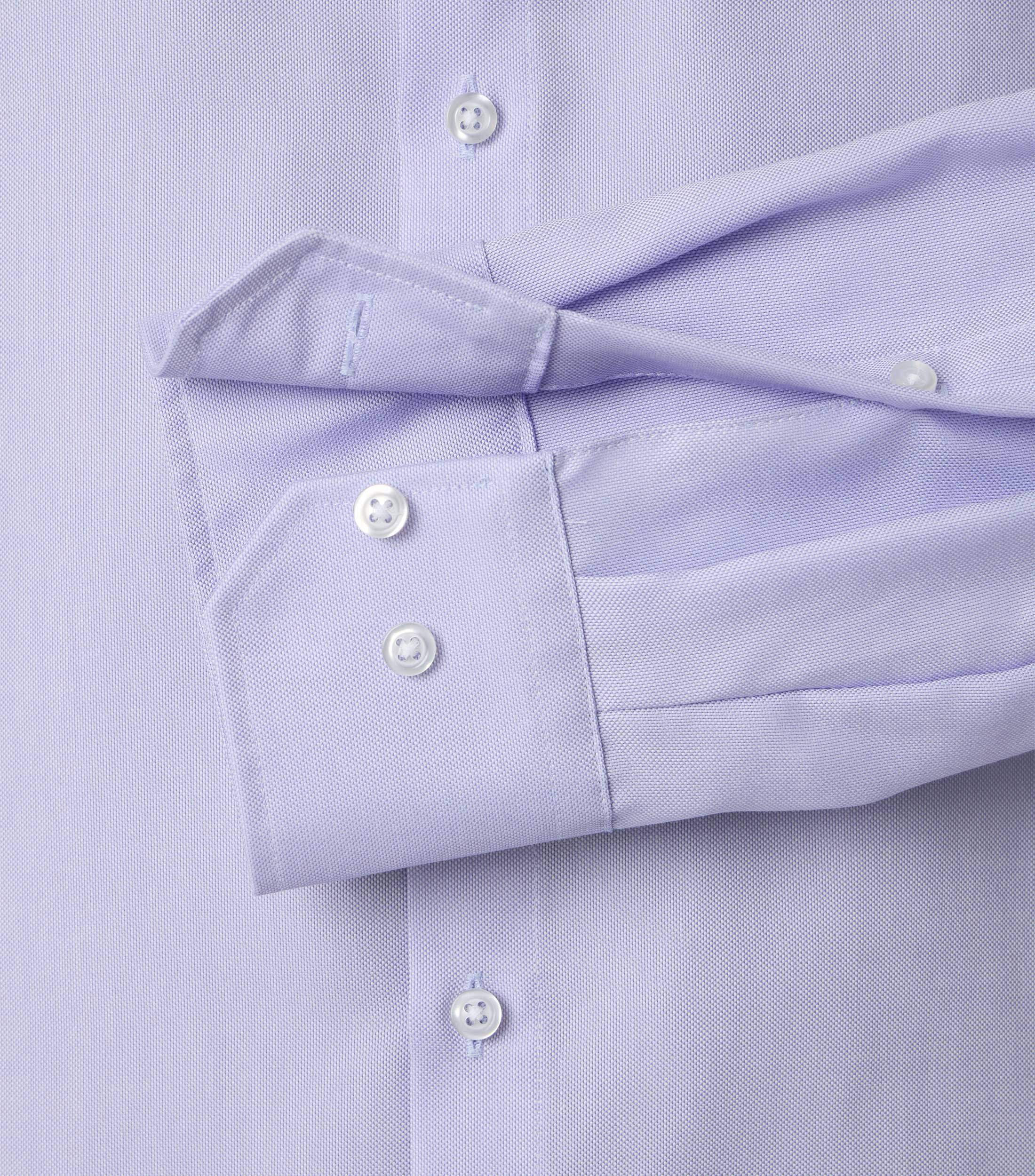 Ein Businesshemd im uni Muster in der Farbe Helllila