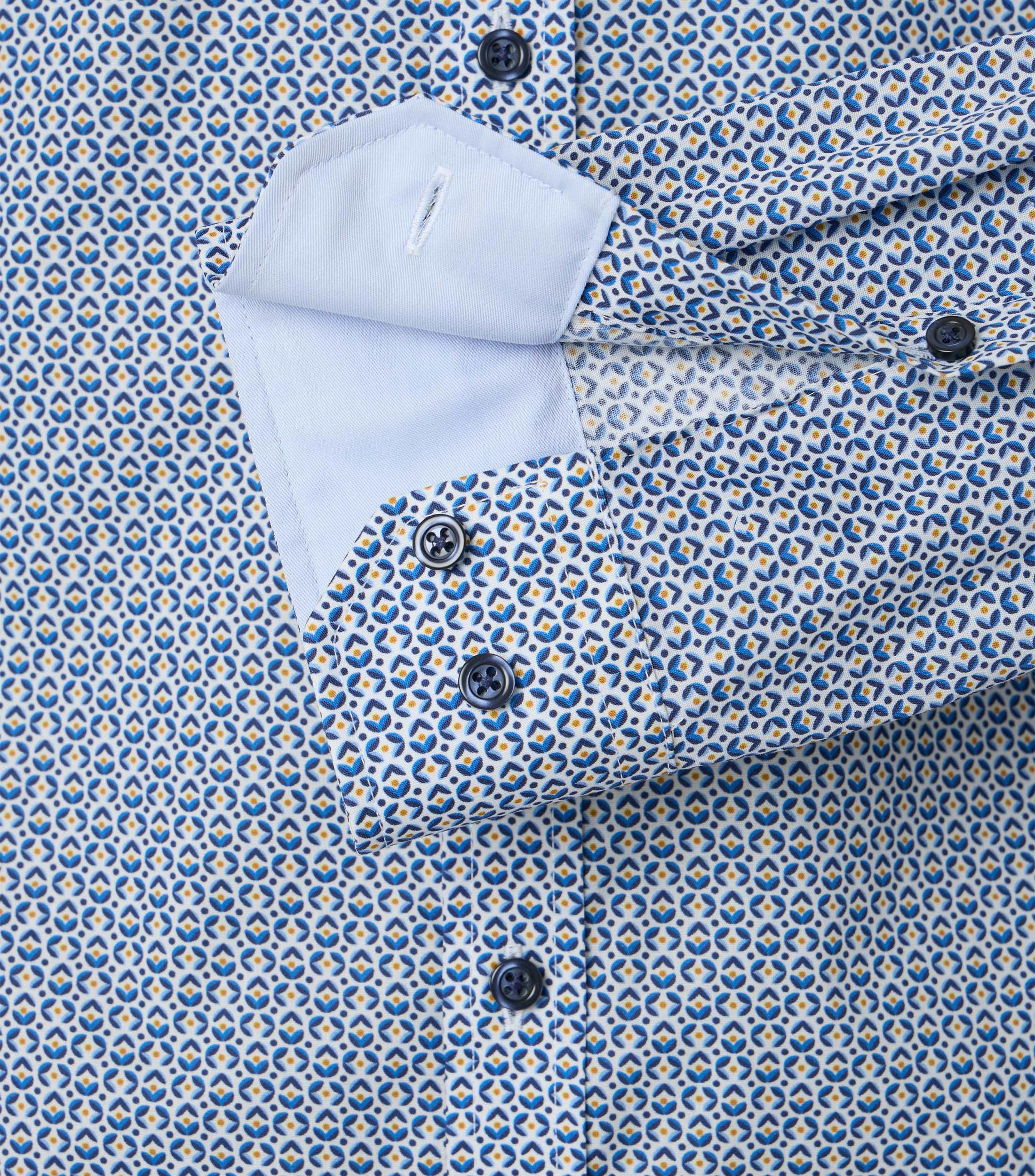 Ein Businesshemd im Print Muster in der Farbe Hellblau