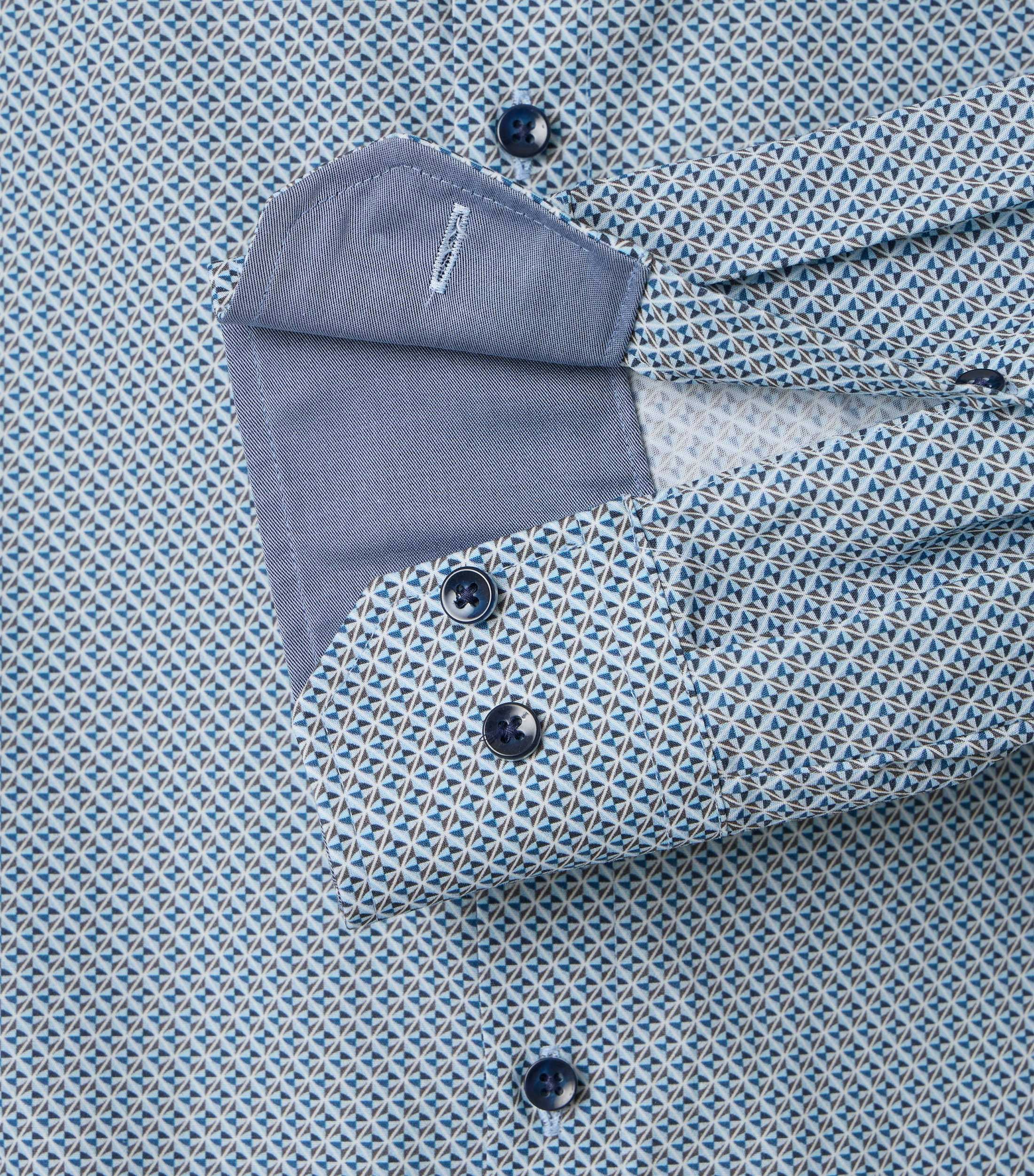 Ein Businesshemd im Print Muster in der Farbe Hellblau