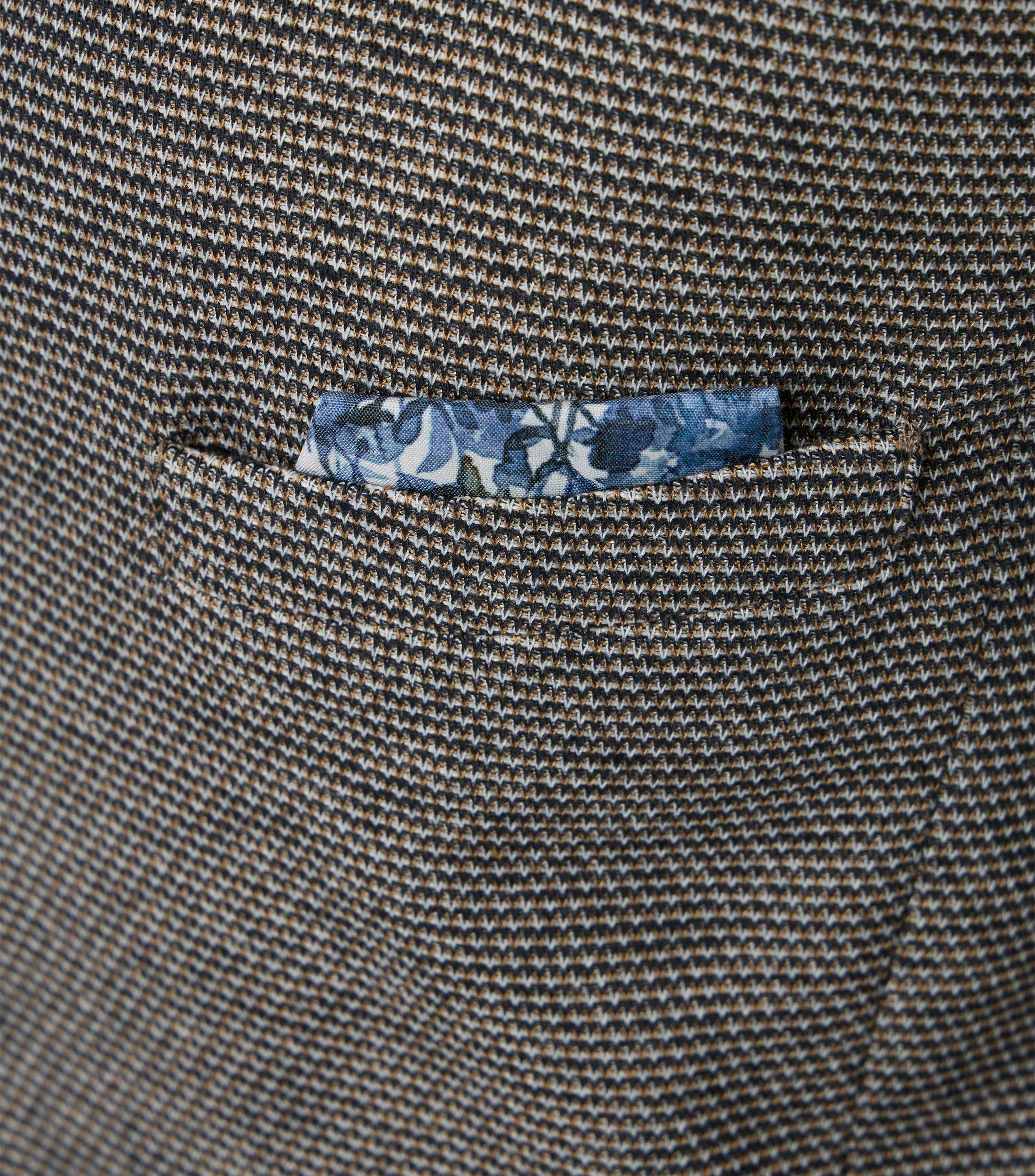 Ein Weste im uni Muster in der Farbe Beige