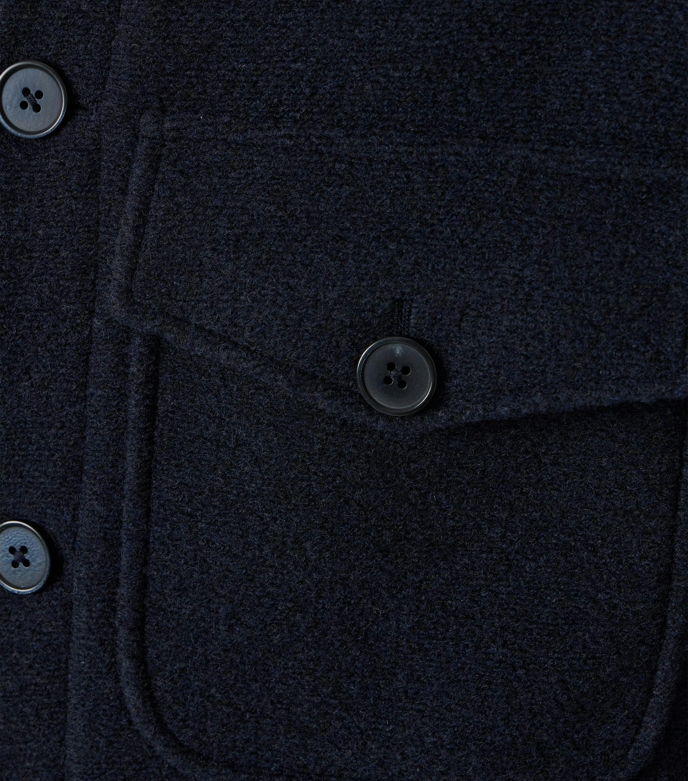 Ein Businesshemd im uni Muster in der Farbe Dunkelblau
