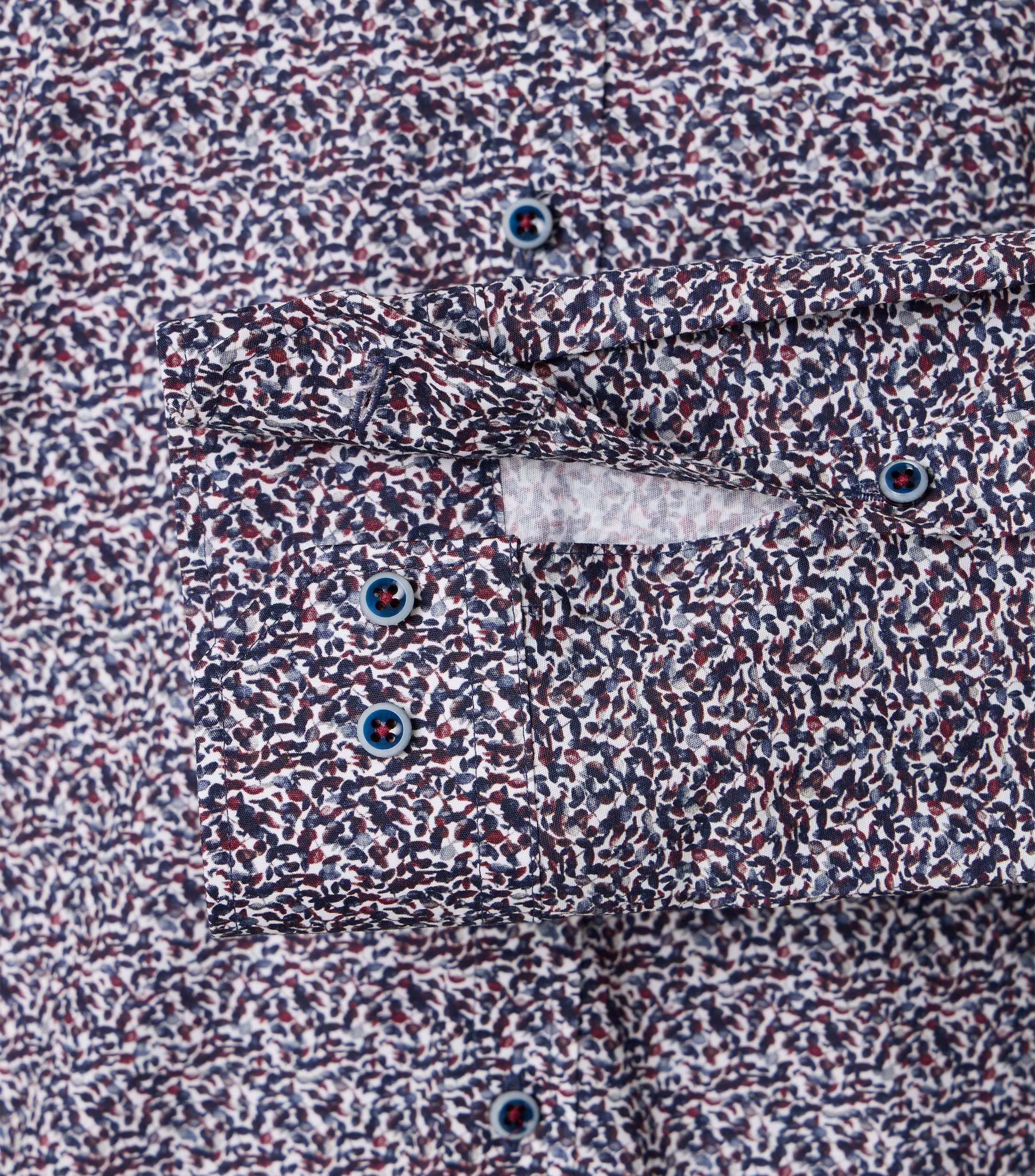 Ein Businesshemd im Print Muster in der Farbe Blau