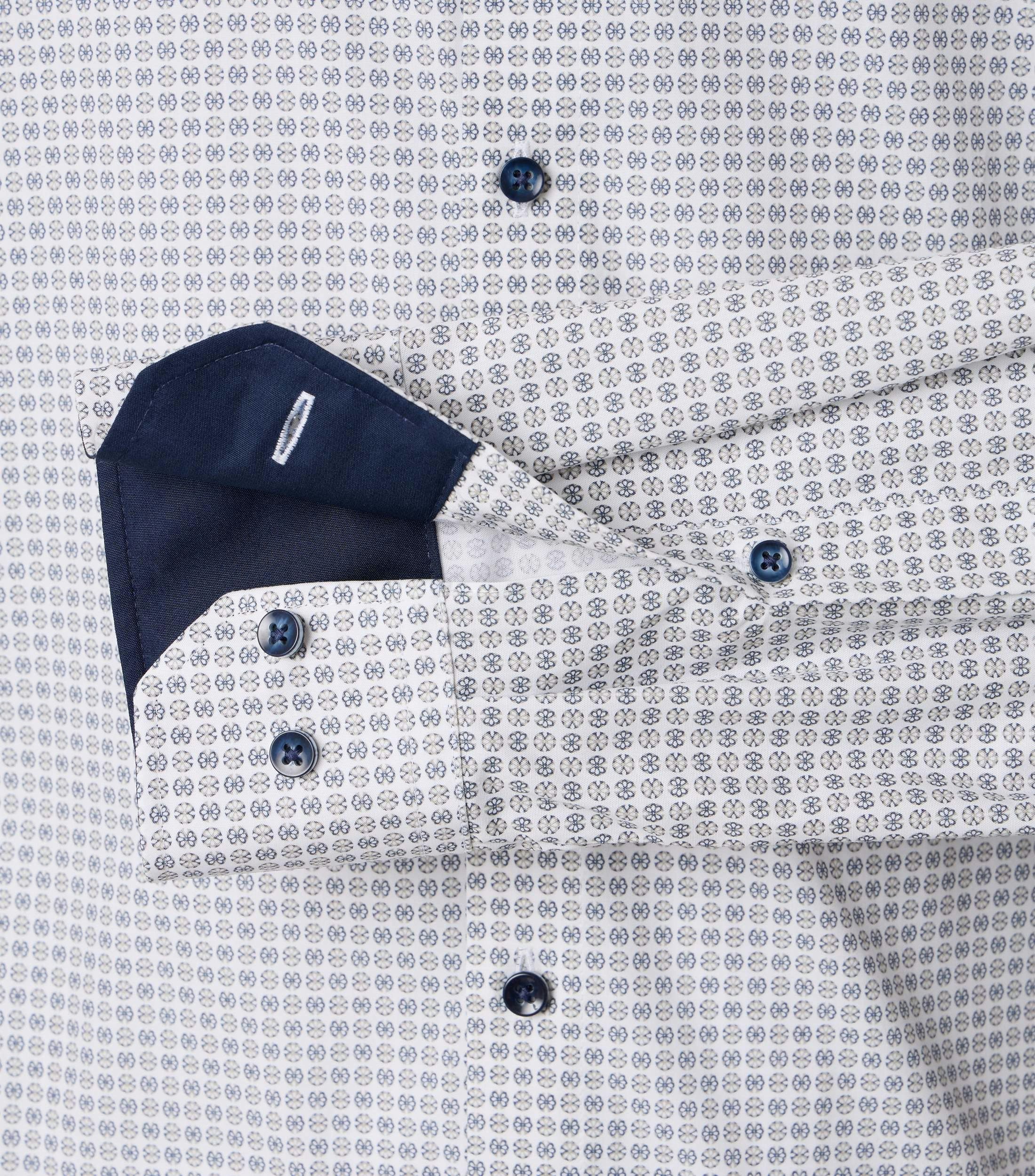 Ein Businesshemd im Print Muster in der Farbe Weißgrau