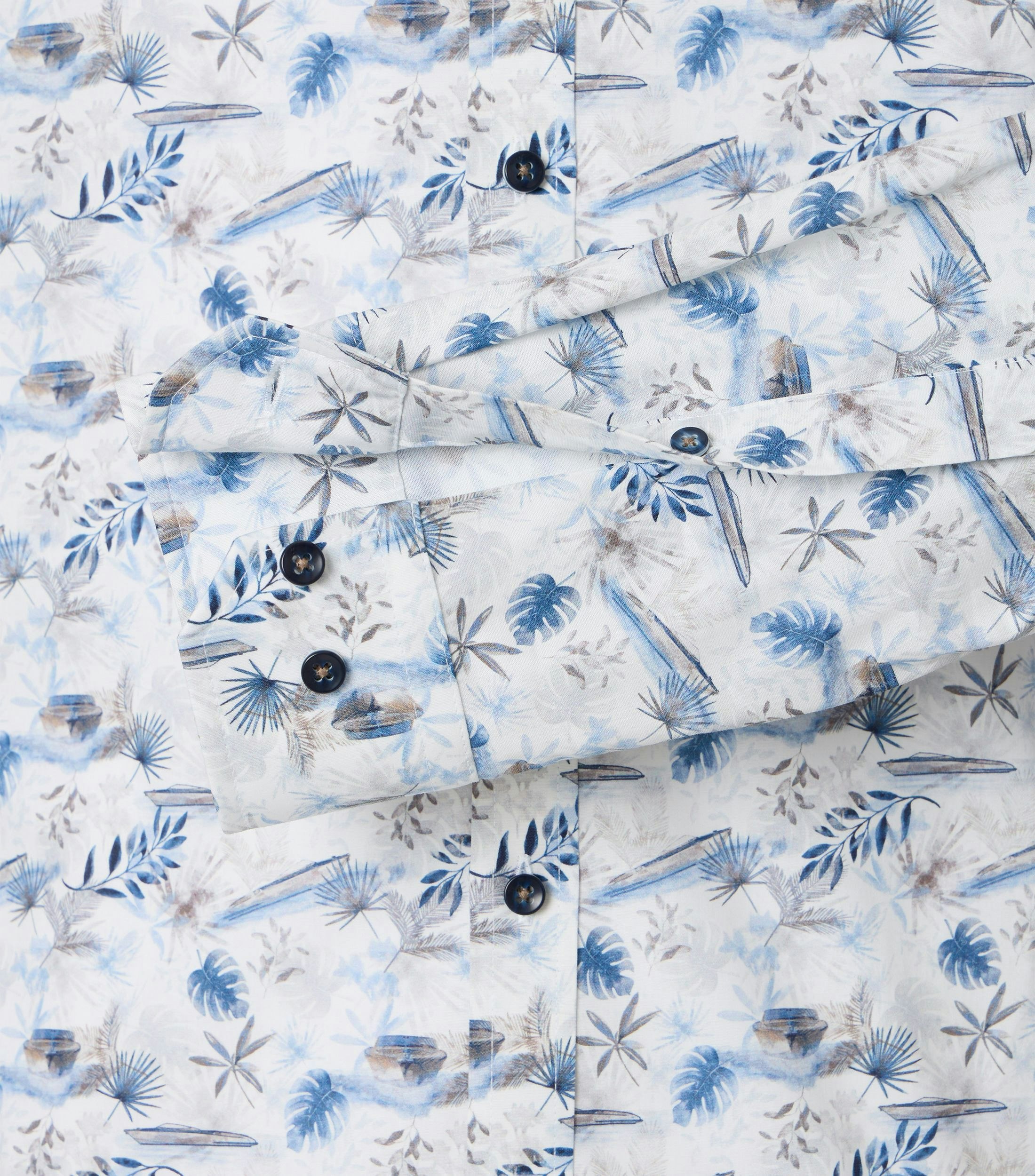 Ein Businesshemd im Print Muster in der Farbe Weißblau