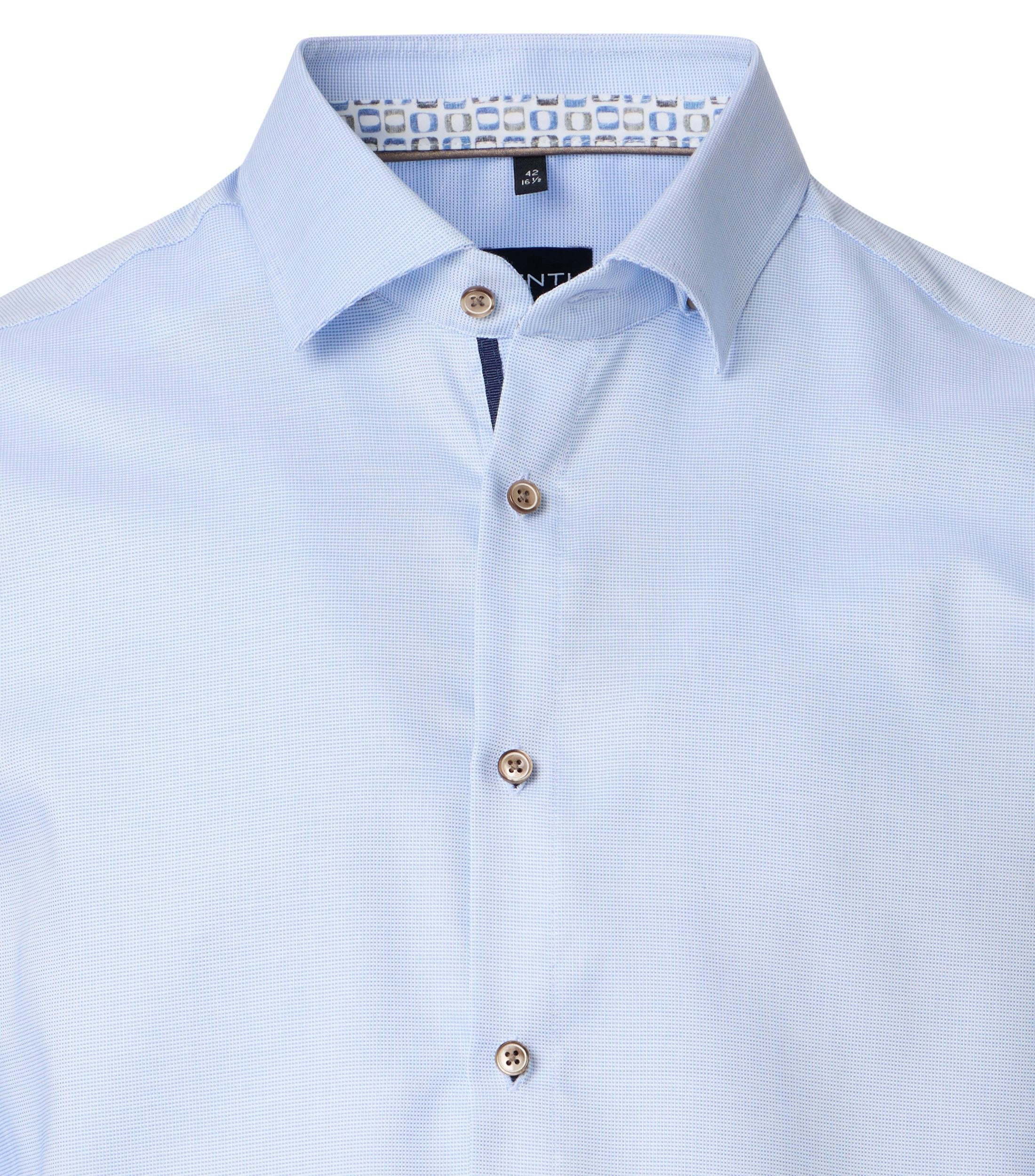 Ein Businesshemd im uni Muster in der Farbe Hellblau