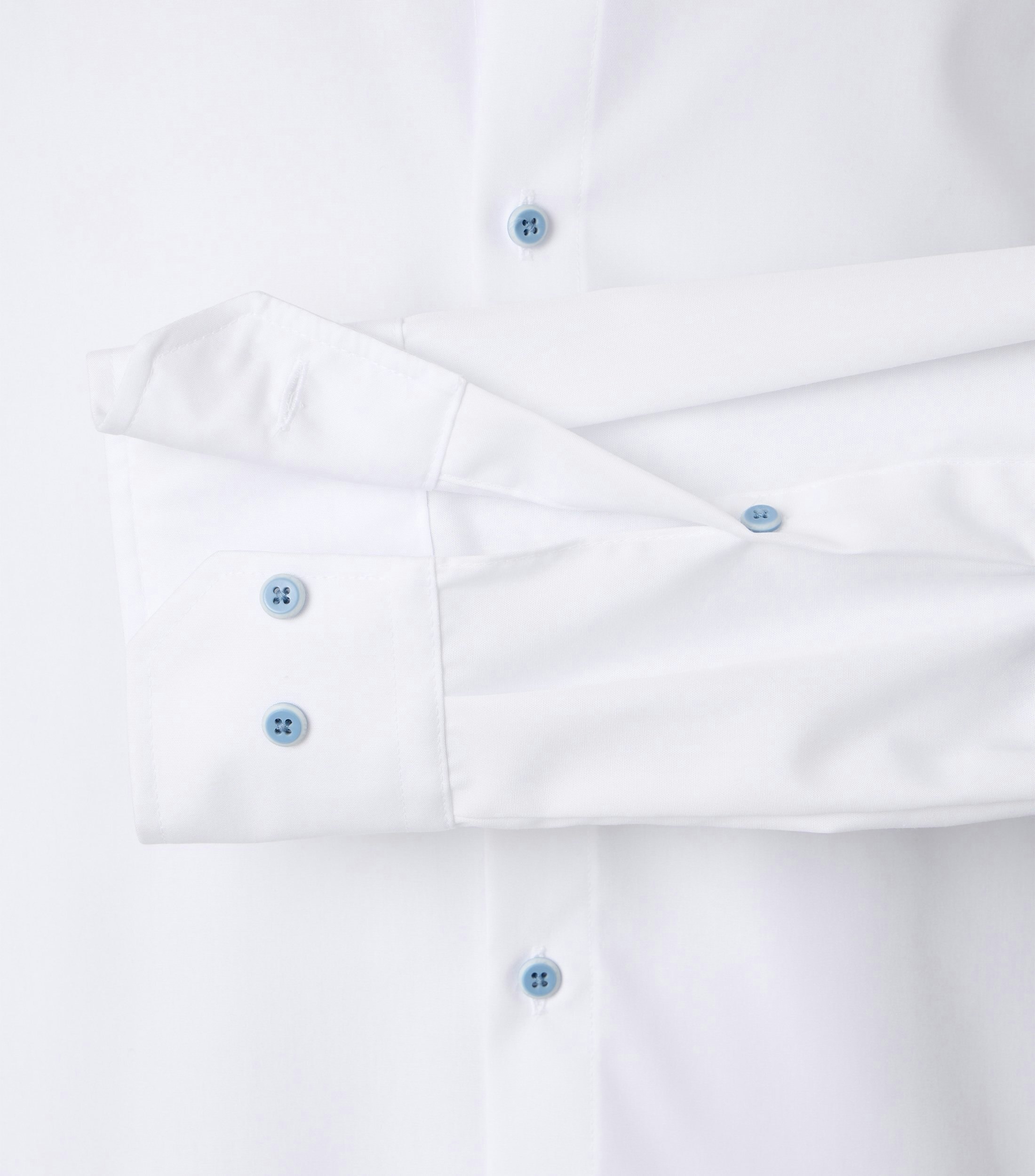 Ein Businesshemd im uni Muster in der Farbe Schneeweiß