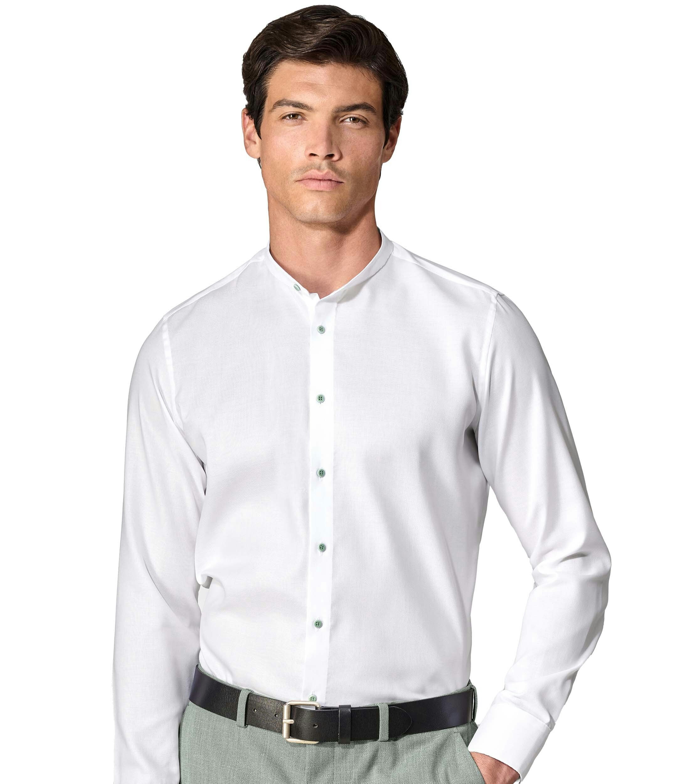 Ein Businesshemd im uni Muster in der Farbe Weißgrau