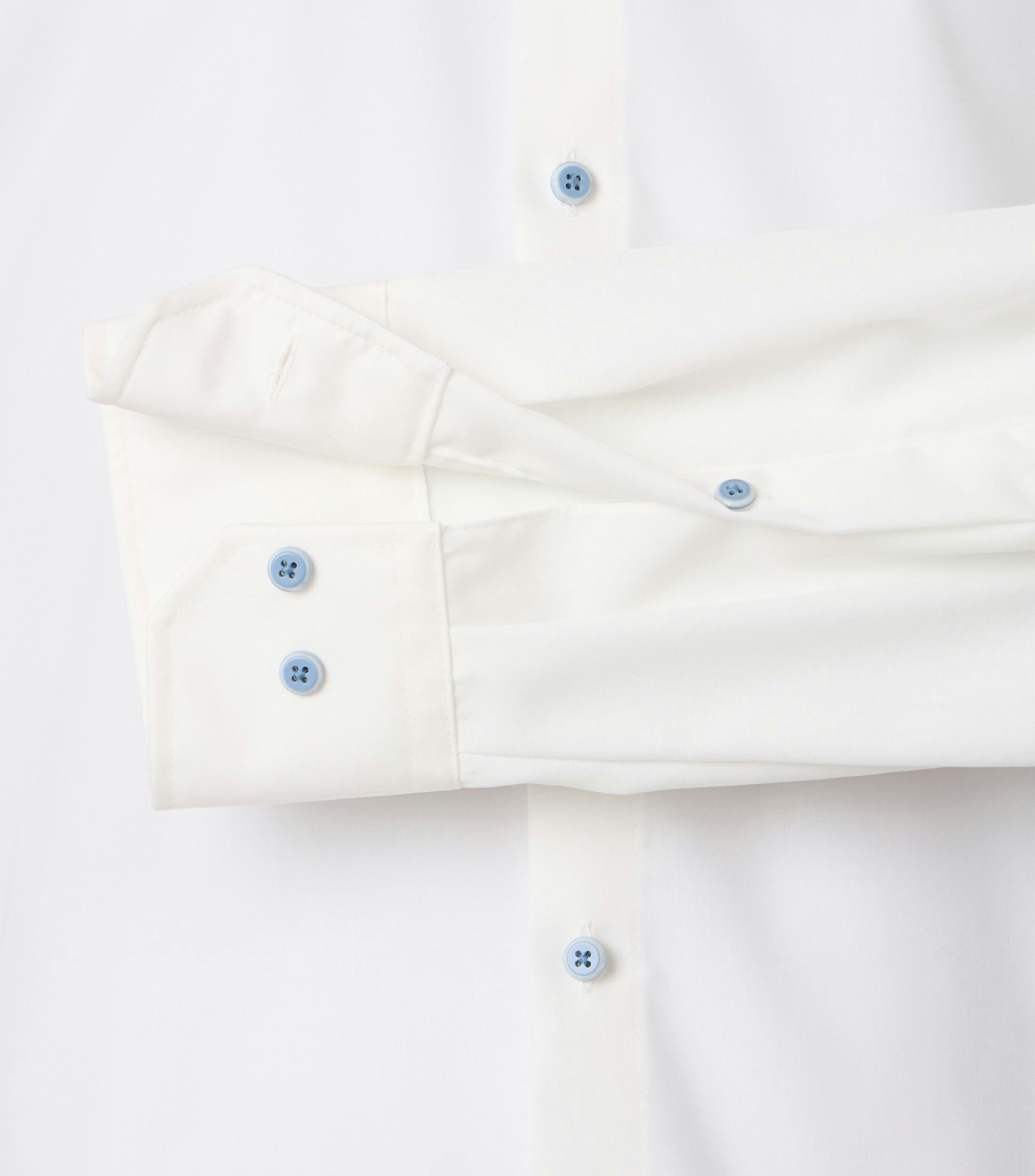 Ein Businesshemd im uni Muster in der Farbe Schneeweiß