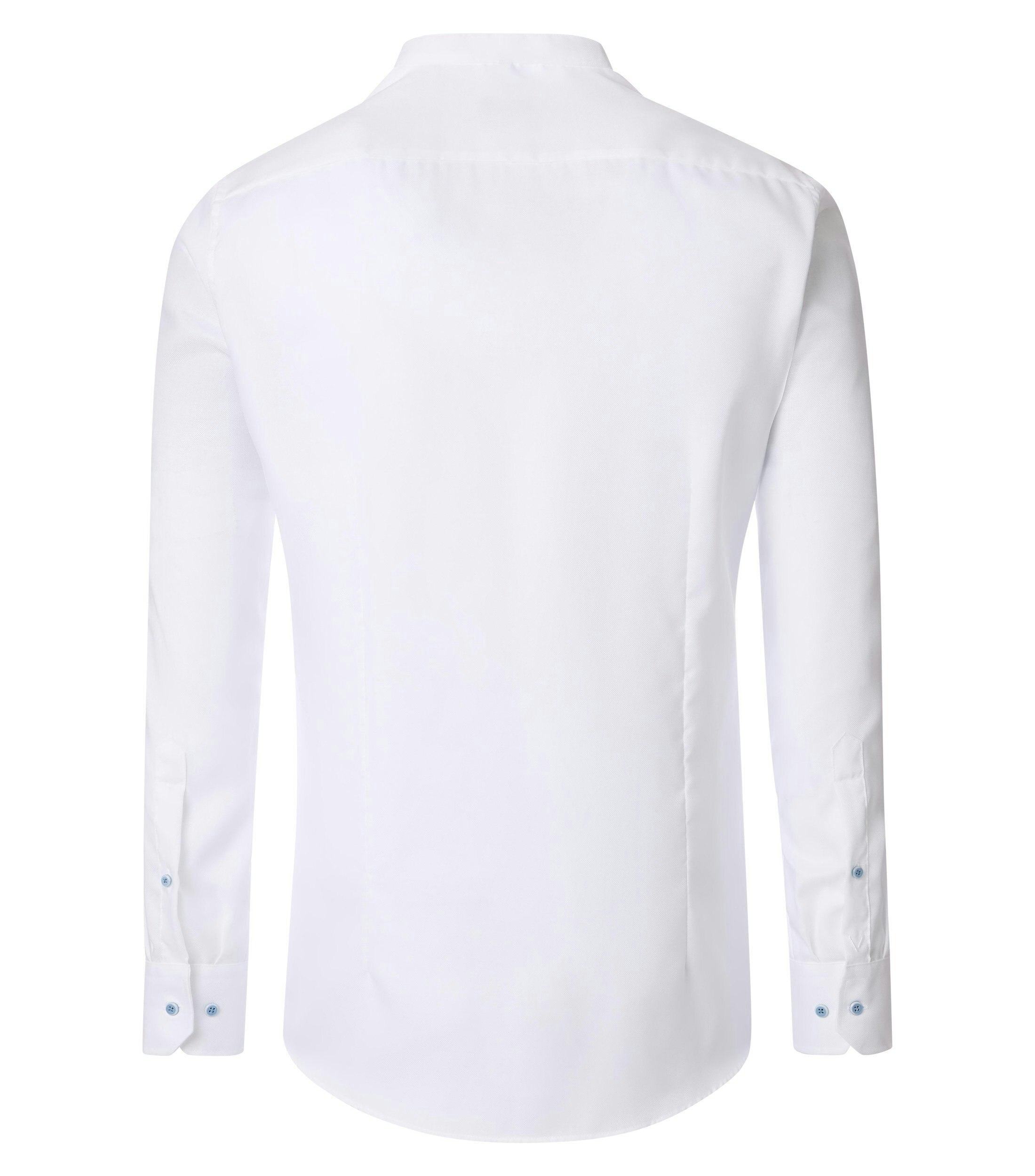 Das Model trägt ein Businesshemd im uni Muster in der Farbe Weiß