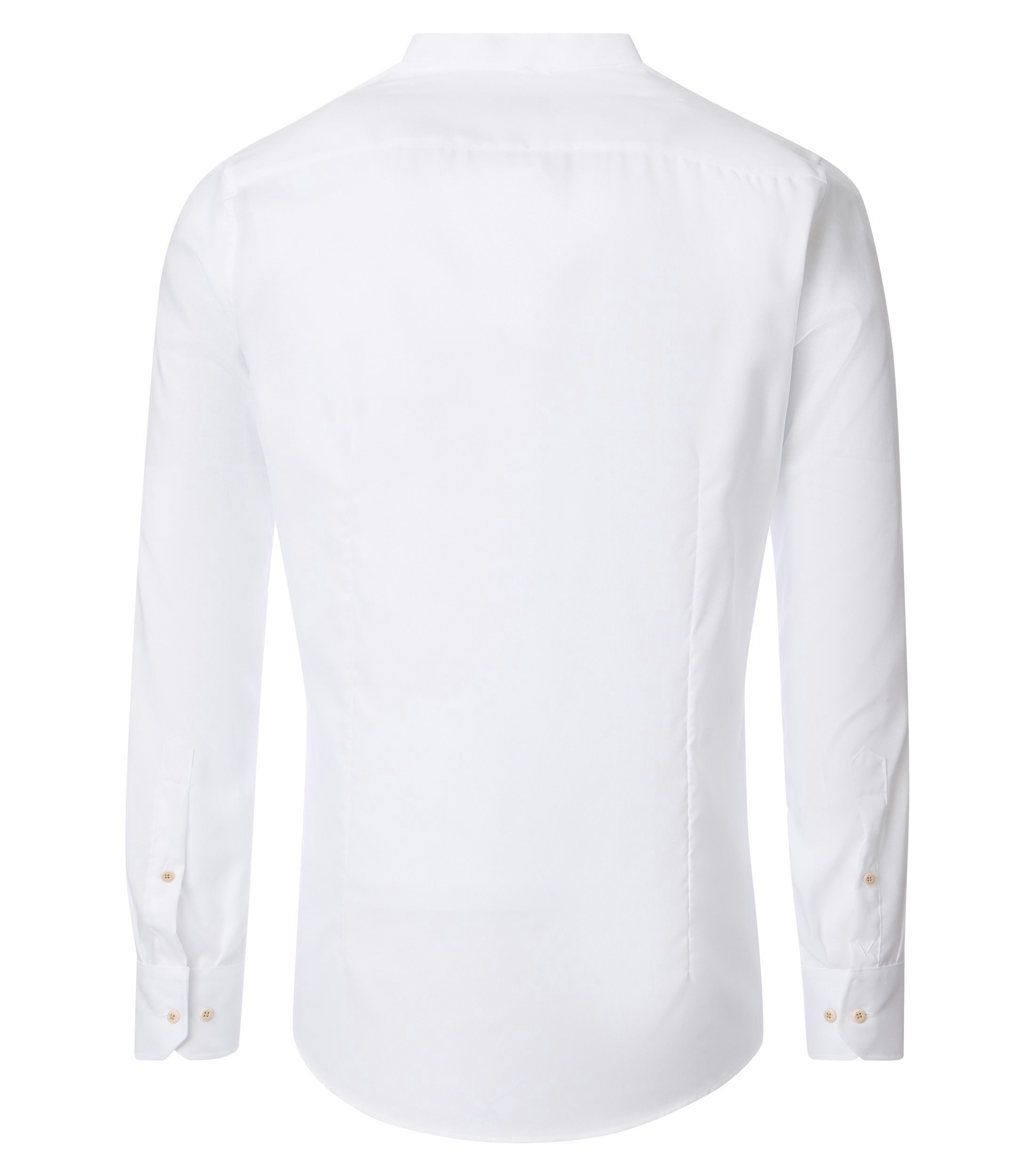 Das Model trägt ein Businesshemd im uni Muster in der Farbe Weiß