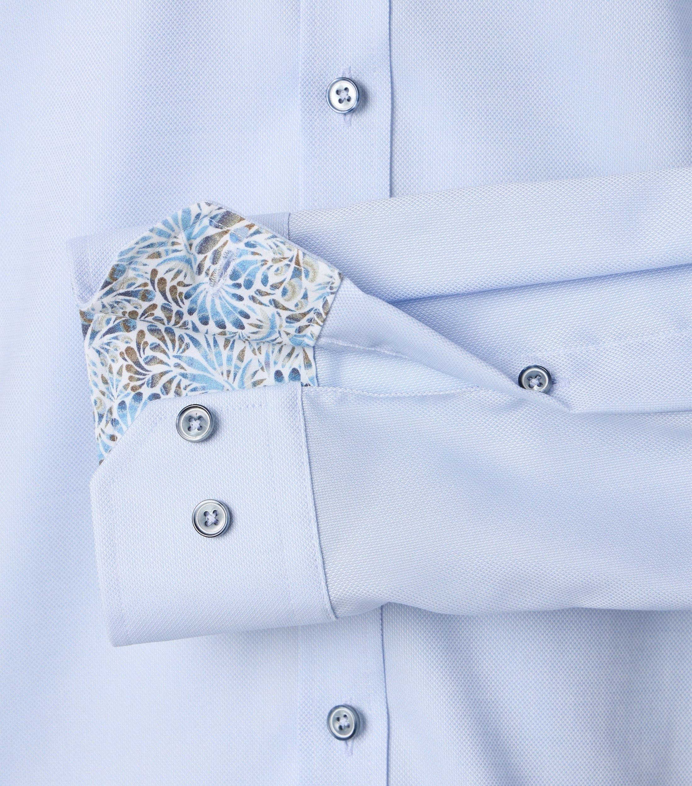 Ein Businesshemd im uni Muster in der Farbe Hellblau