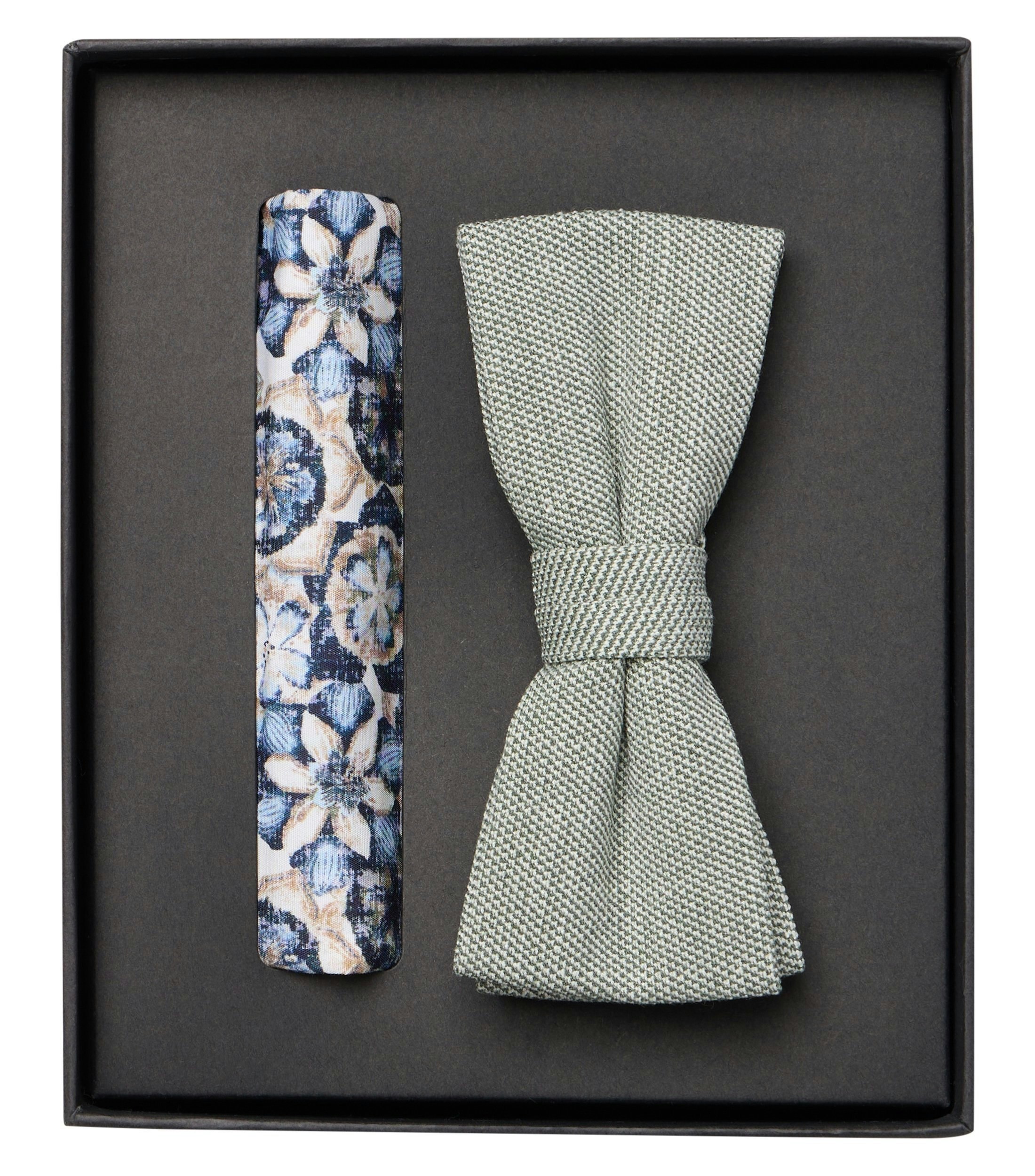 Ein Fliege und Einstecktuch im gemustert Muster in der Farbe Mint