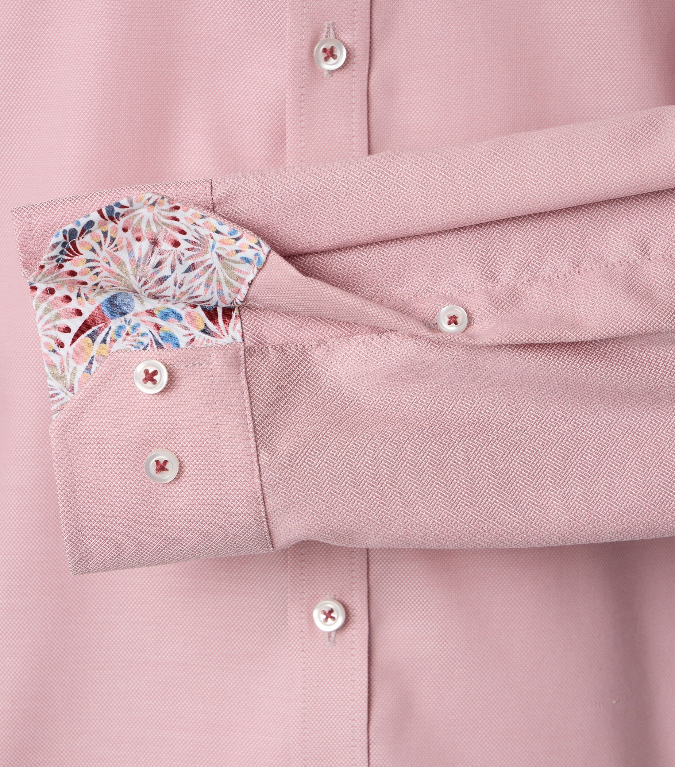 Ein Businesshemd im uni Muster in der Farbe Rot