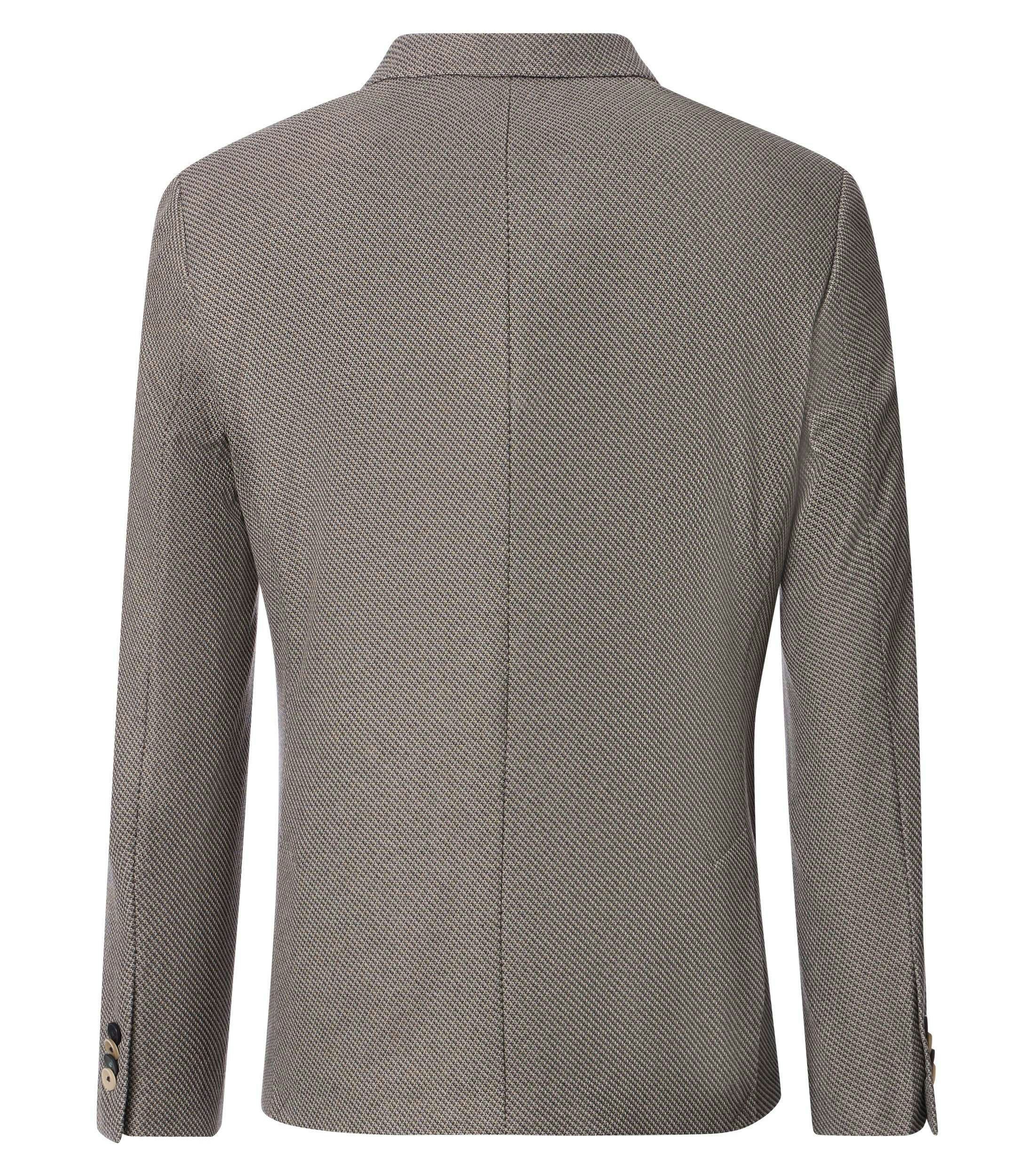 Das Model trägt ein Sakko im uni Muster in der Farbe Beige