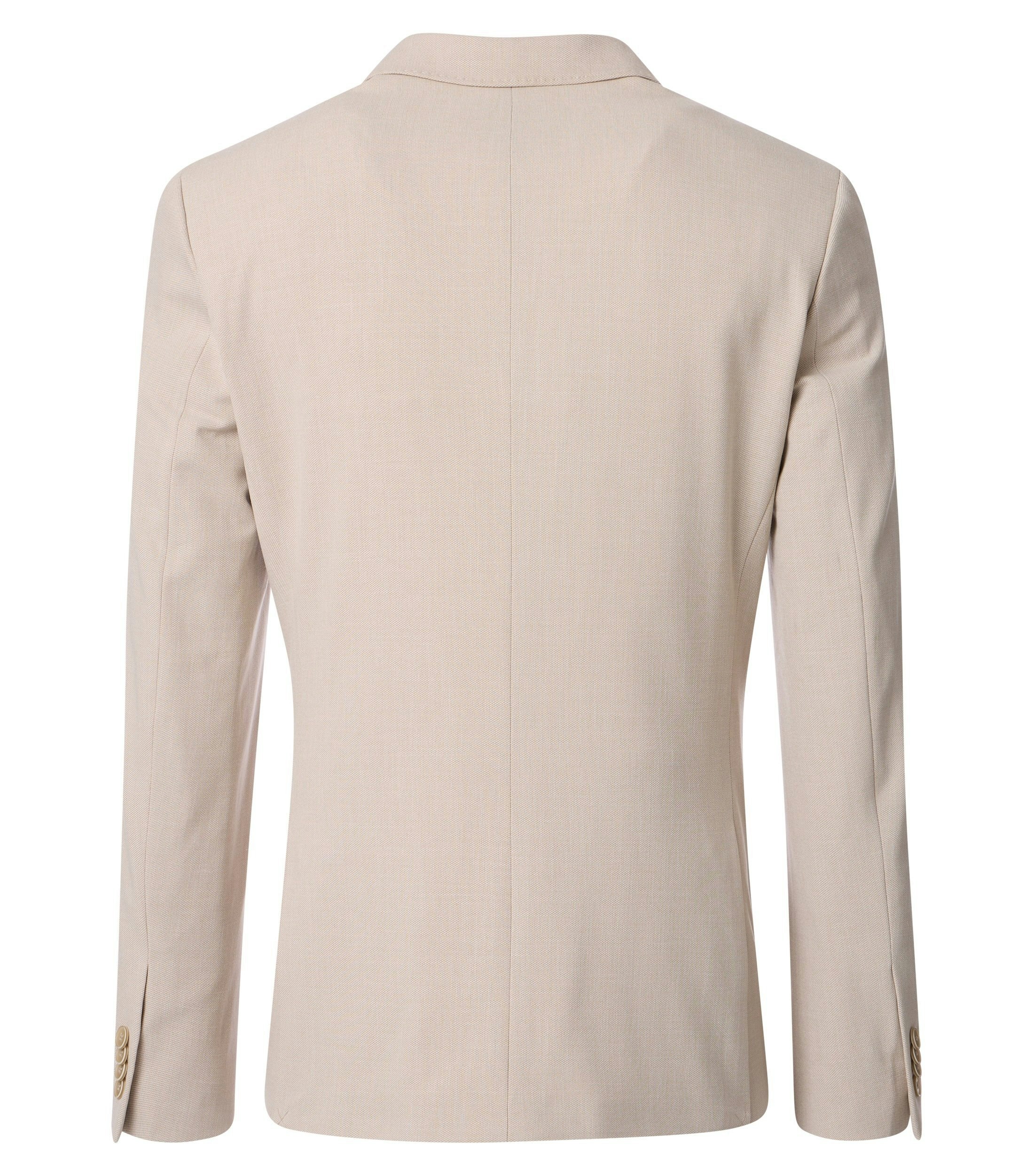 Das Model trägt ein Sakko im uni Muster in der Farbe Beige