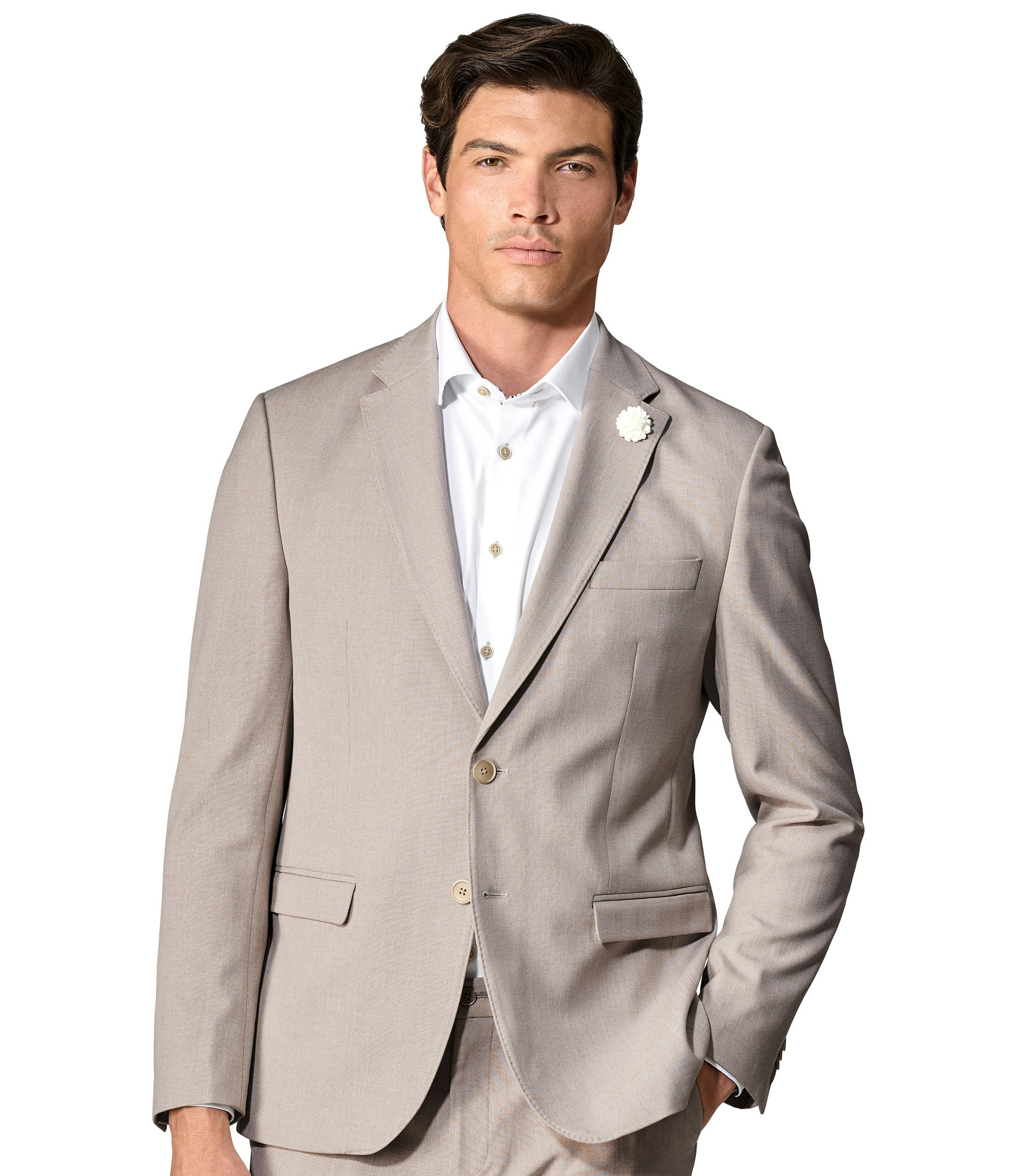 Das Model trägt ein Sakko im uni Muster in der Farbe Beige