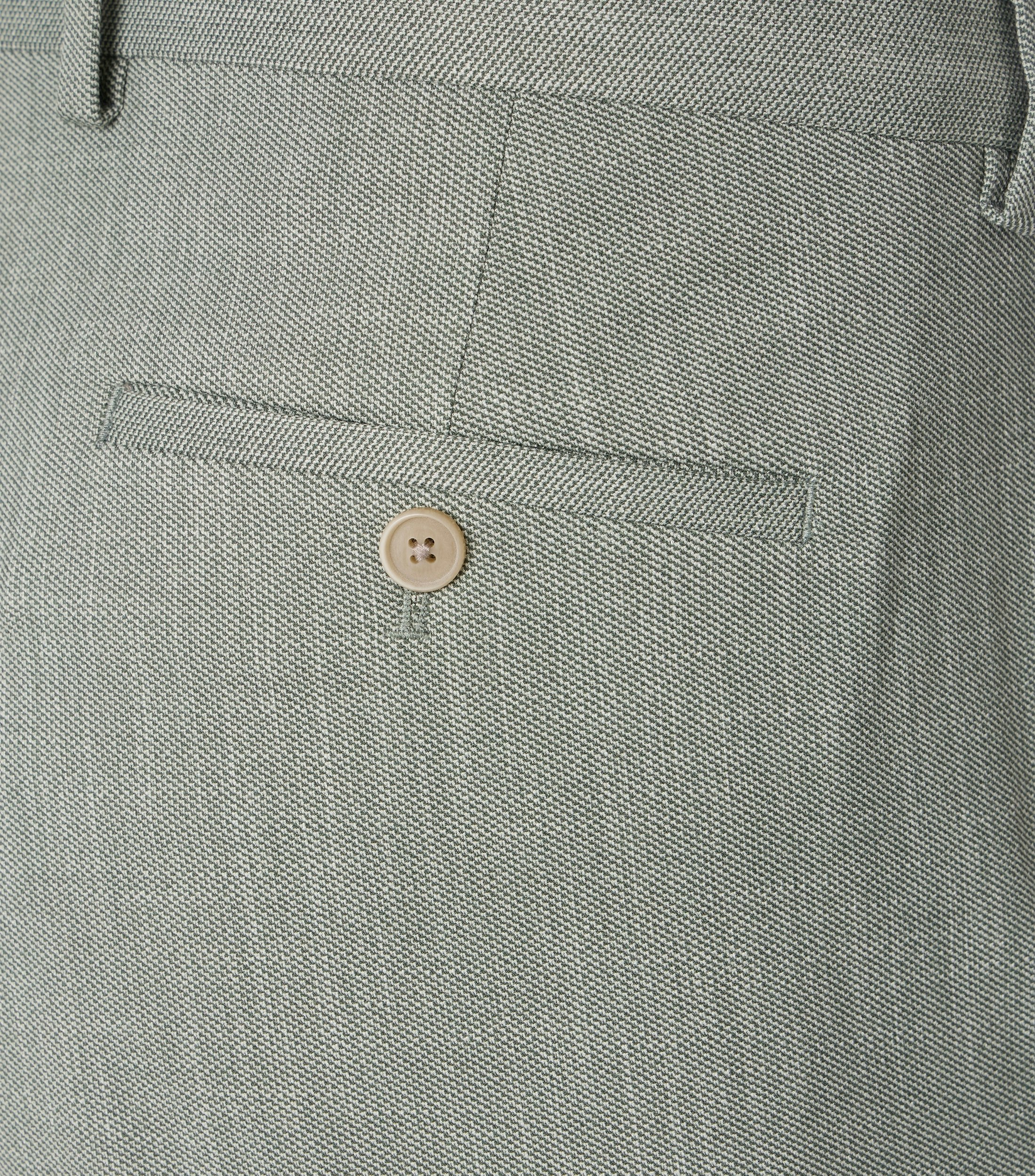 Eine Chino im uni Muster in der Farbe Grün