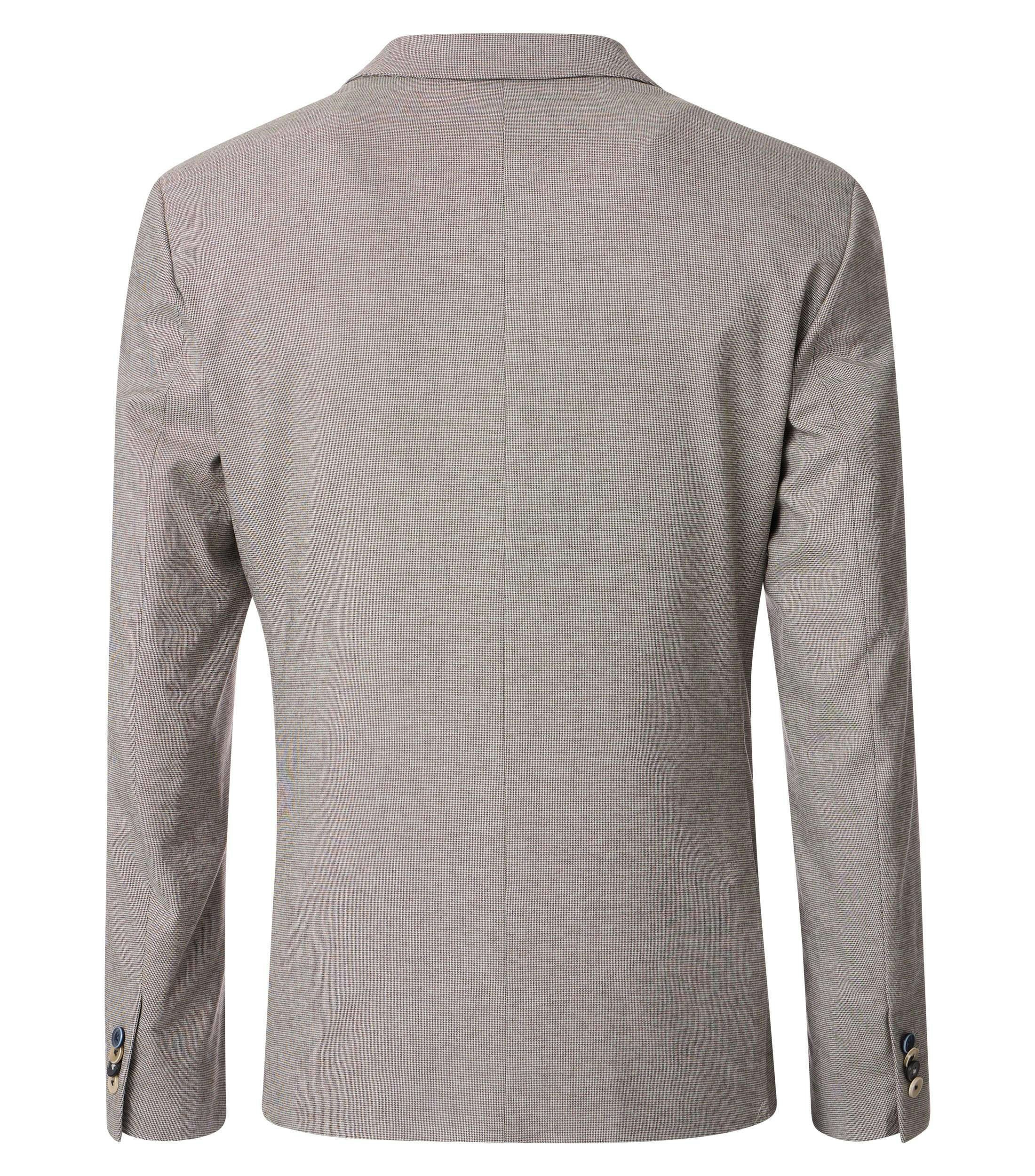 Das Model trägt ein Sakko im uni Muster in der Farbe Beige