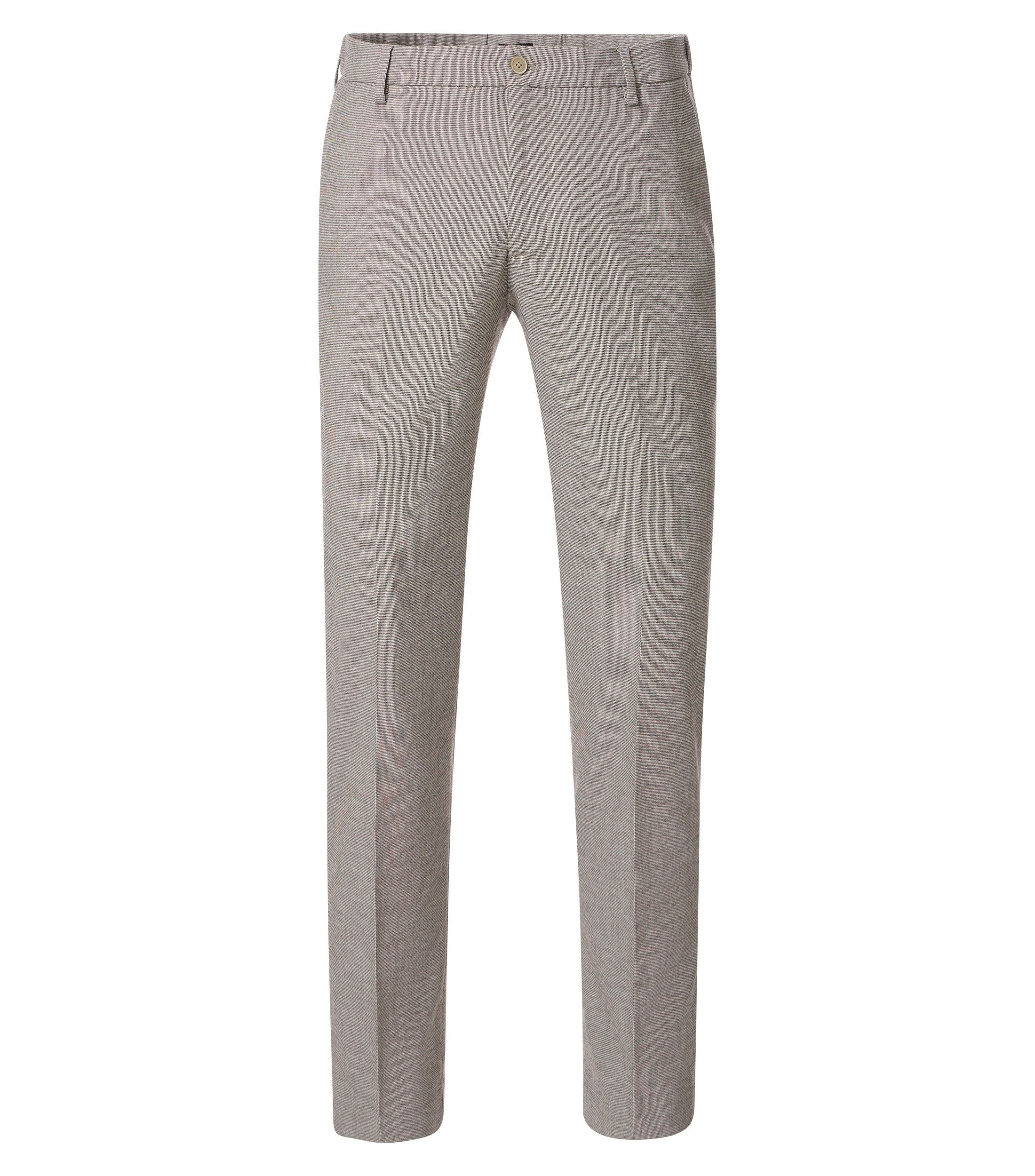 Eine Chino im uni Muster in der Farbe 670 braun