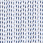 Das Model trägt ein Businesshemd im uni Muster in der Farbe helles Himmelblau